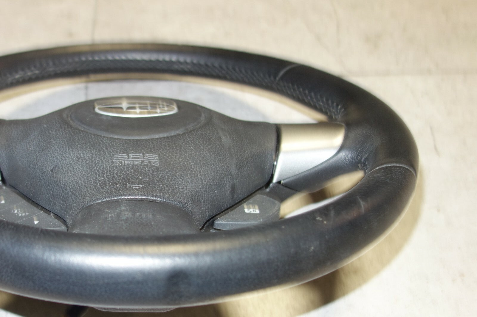JDM 2005-2009 SUBARU LEGACY & OUTBACK MOMO STEERING WHEEL & HUB 2005-2009