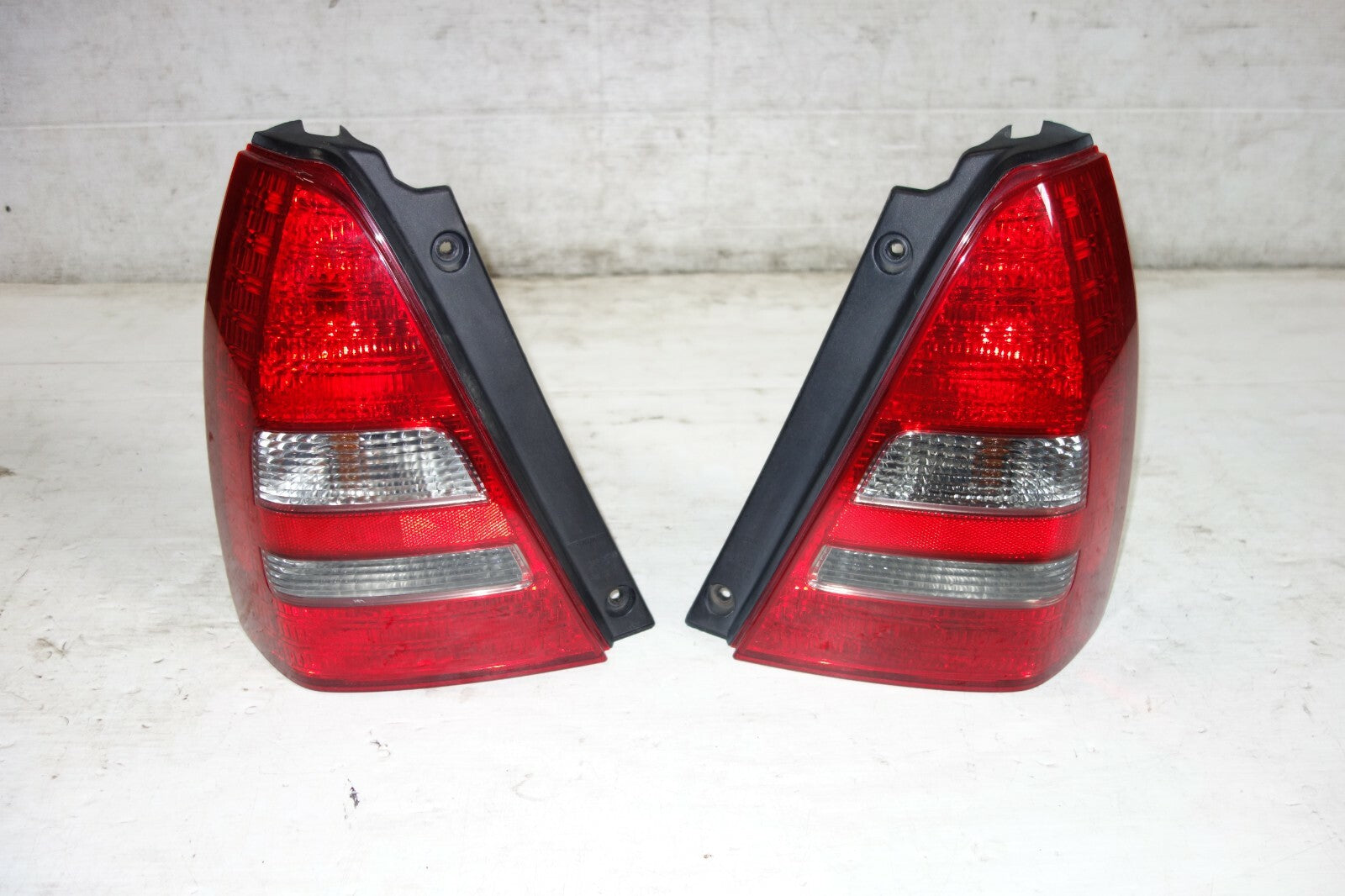 JDM 2003-2005SUBARU FORESTER SG5 SG OEM TAIL LIGHTS LAMPS LEFT & RIGHT SIDE SET