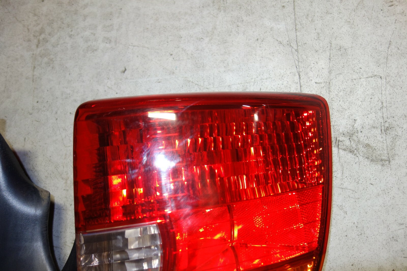 Toyota Celica OEM Tail Lights Lamps 81551-2B520 81561-2B390 2000-2005