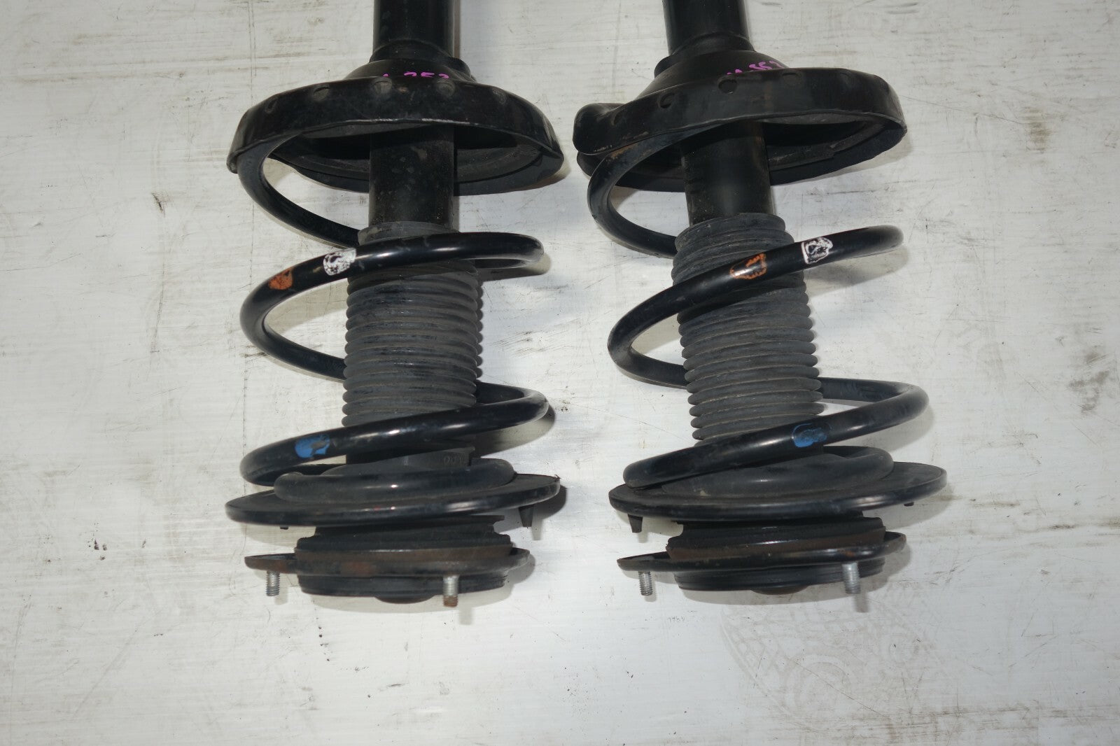 JDM 05-09 SUBARU LEGACY OUTBACK OEM KYB FRONT SHOCKS STRUTS ASSEMBLY WAGON ONLY