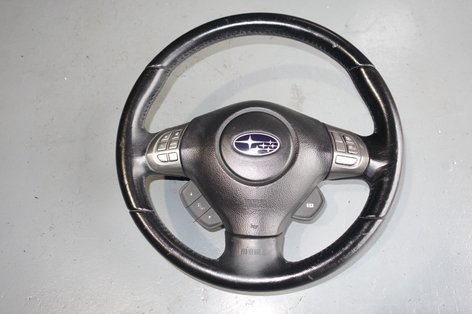 JDM 2005-2009 SUBARU LEGACY & OUTBACK MOMO STEERING WHEEL & HUB 05-2009 M-1011