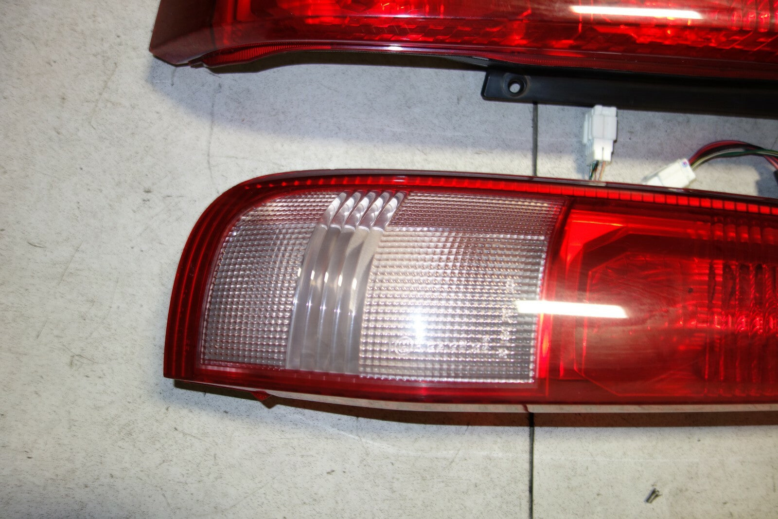 JDM Nissan X-Trail GT OEM Rear Taillights Taillamps PNT30 Left & Right 2000-2006
