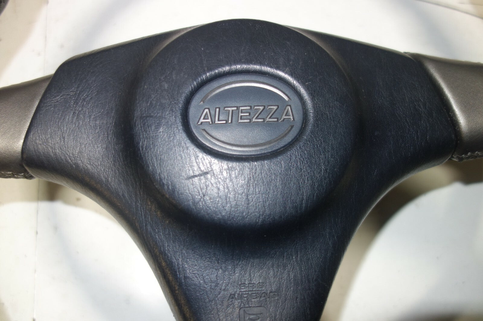 JDM 2001-2005 LEXUS IS300 TOYOTA ALTEZZA SXE10 STEERING WHEEL & HUB Fits:IS300