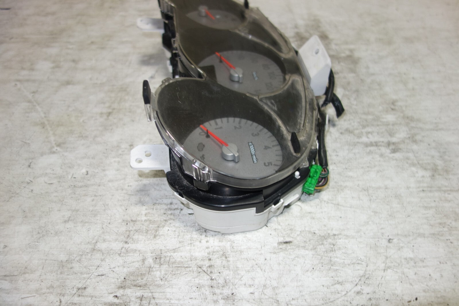 Subaru Forester 5 Speed OEM Gauge Cluster SG5 2003 2004 2005