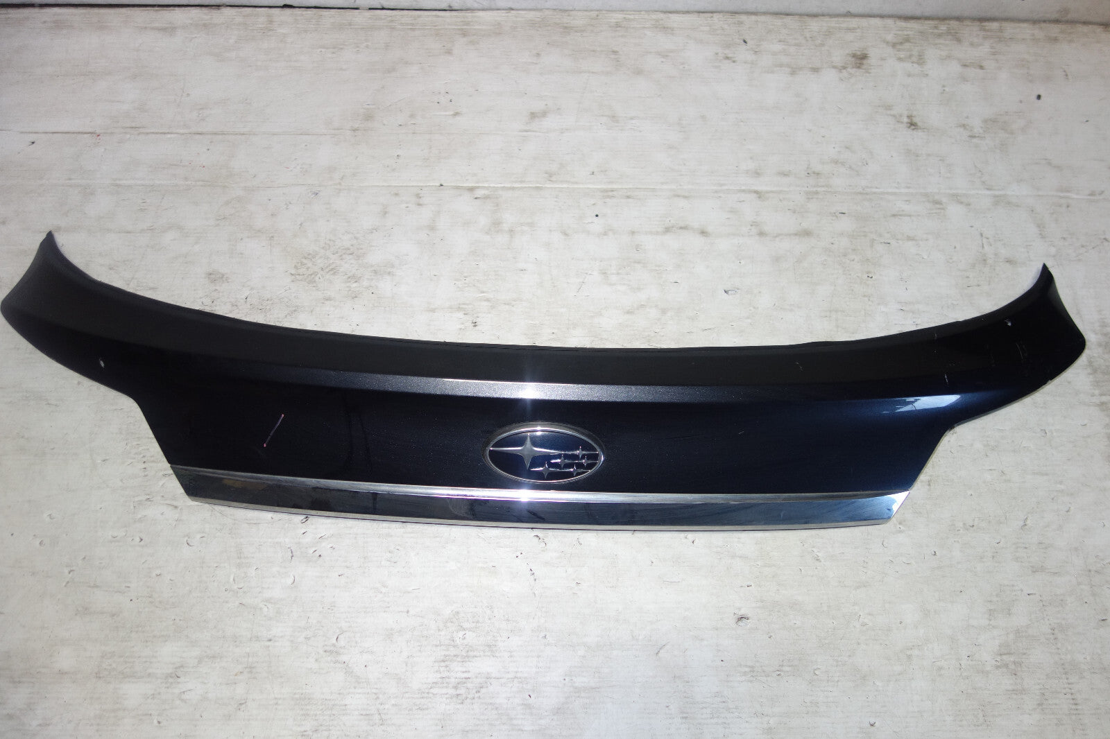 JDM Subaru Legacy BR9 Wagon Tail Gate Rear Garnish 2010 2011 2012 2013 2014