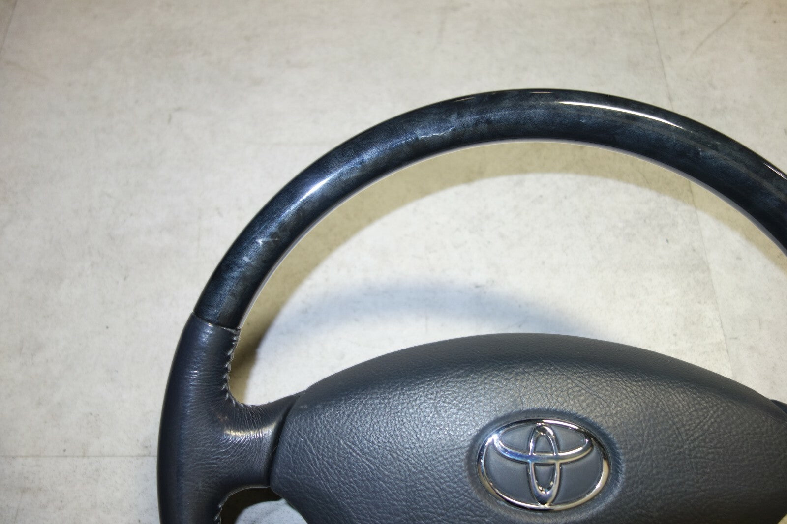 JDM Toyota Steering Wheel Estima ACR30 Used OEM Imported from Japan