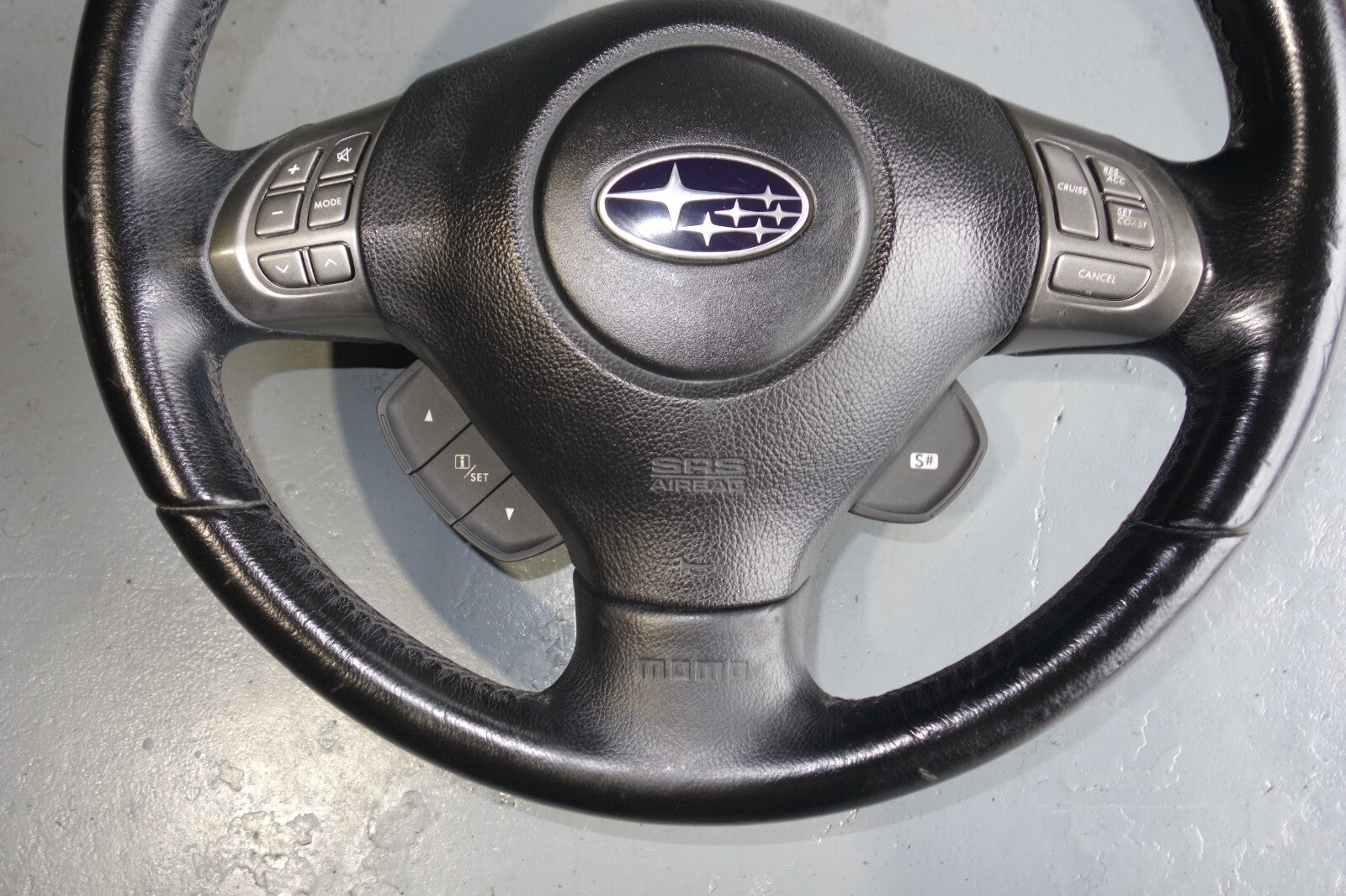 JDM 2005-2009 SUBARU LEGACY & OUTBACK MOMO STEERING WHEEL & HUB 05-2009 M-1011