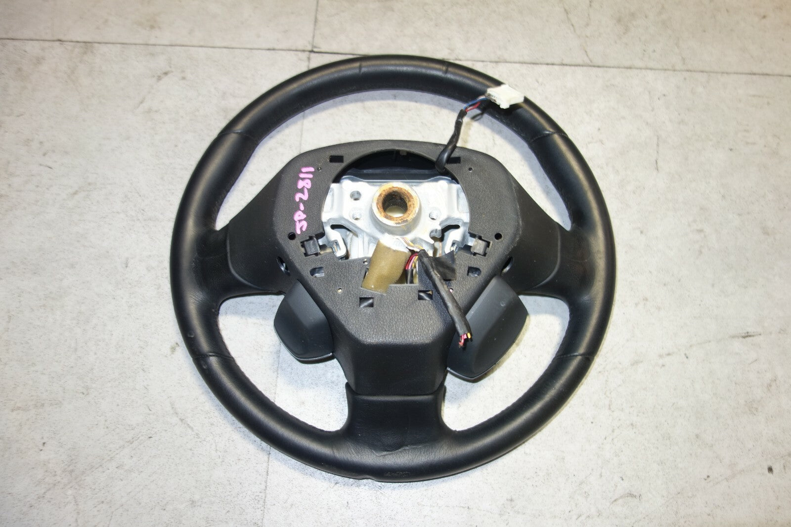 JDM 2005-2009 SUBARU LEGACY & OUTBACK MOMO STEERING WHEEL & HUB 2005-2009