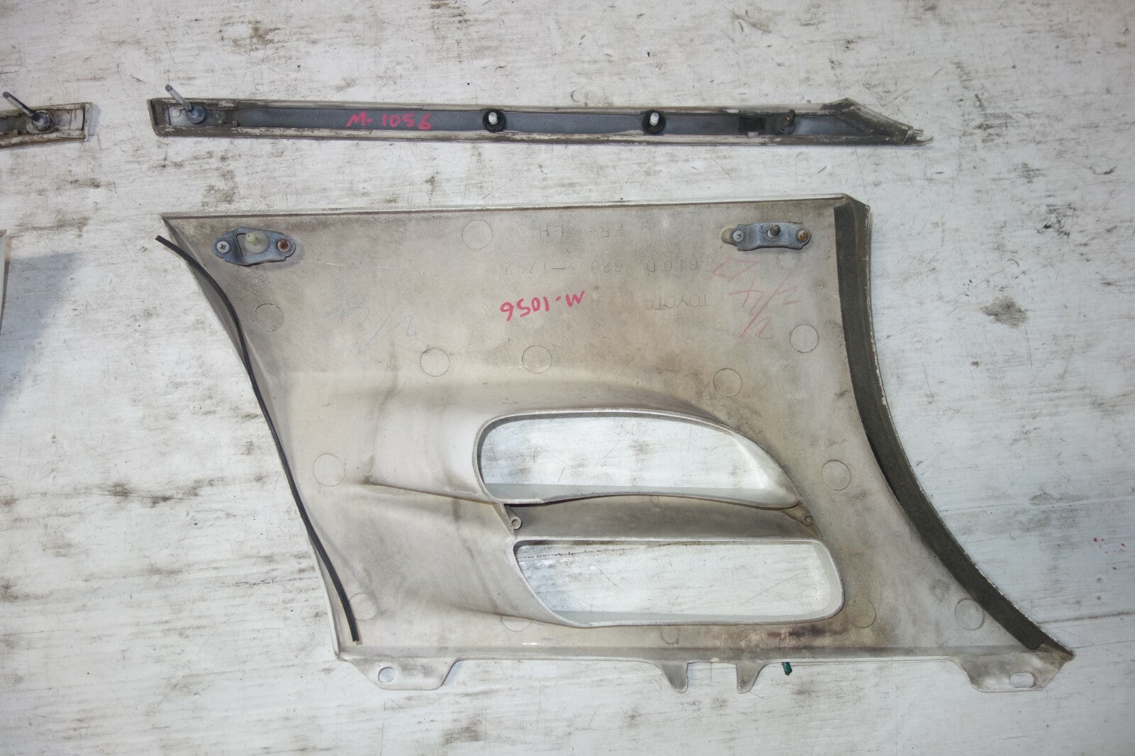 JDM 91-99 TOYOTA SW20 MR2 OEM REAR SIDE VENTS MR-2 EXTERIER TRIM VENT MR-2