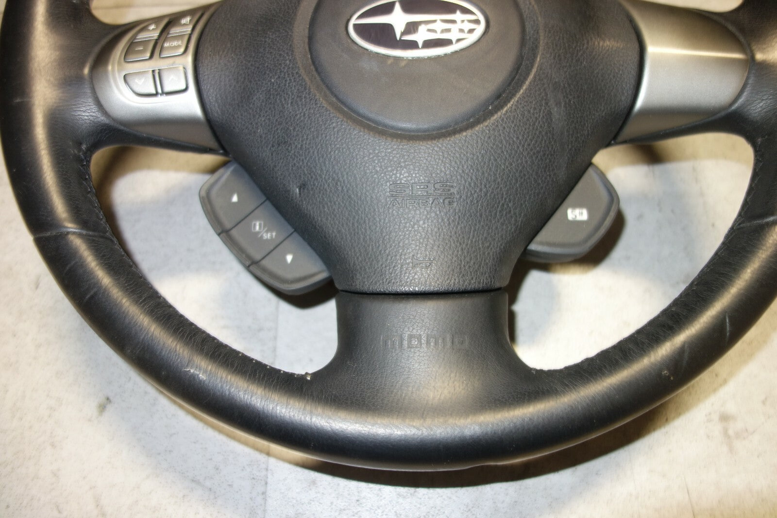 JDM 2005-2009 SUBARU LEGACY & OUTBACK MOMO STEERING WHEEL & HUB 2005-2009