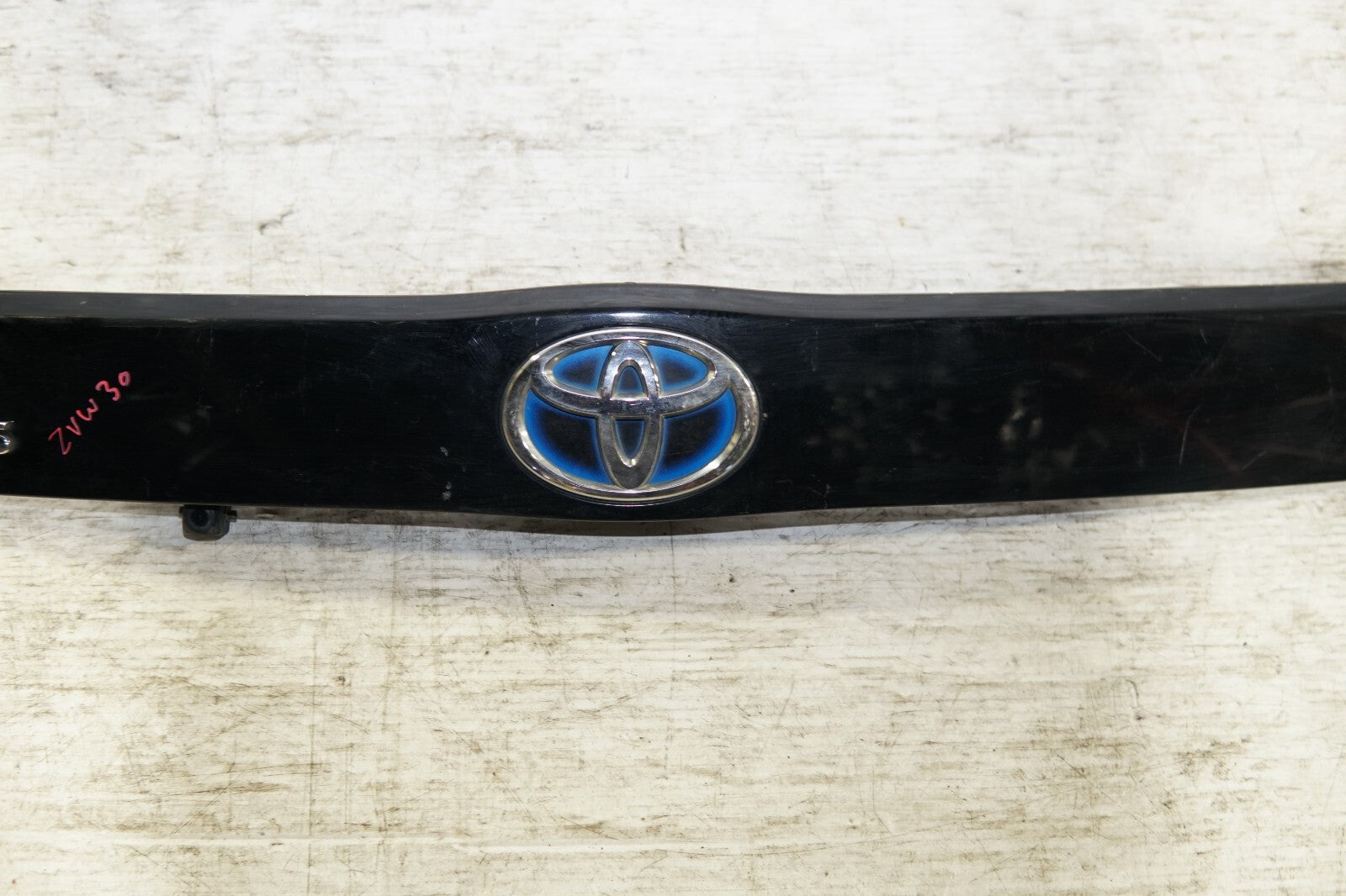 JDM Toyota Prius Rear CENTER GARNISH ZVW30 2010-2011-2012-2013-2014-2015 MF-363