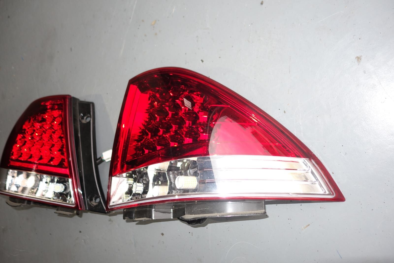 JDM LEXUS IS300 TAIL LIGHTS TAIL LAMP TOYOTA ALTEZZA SEX10 TAIL LAMP 2001-2005