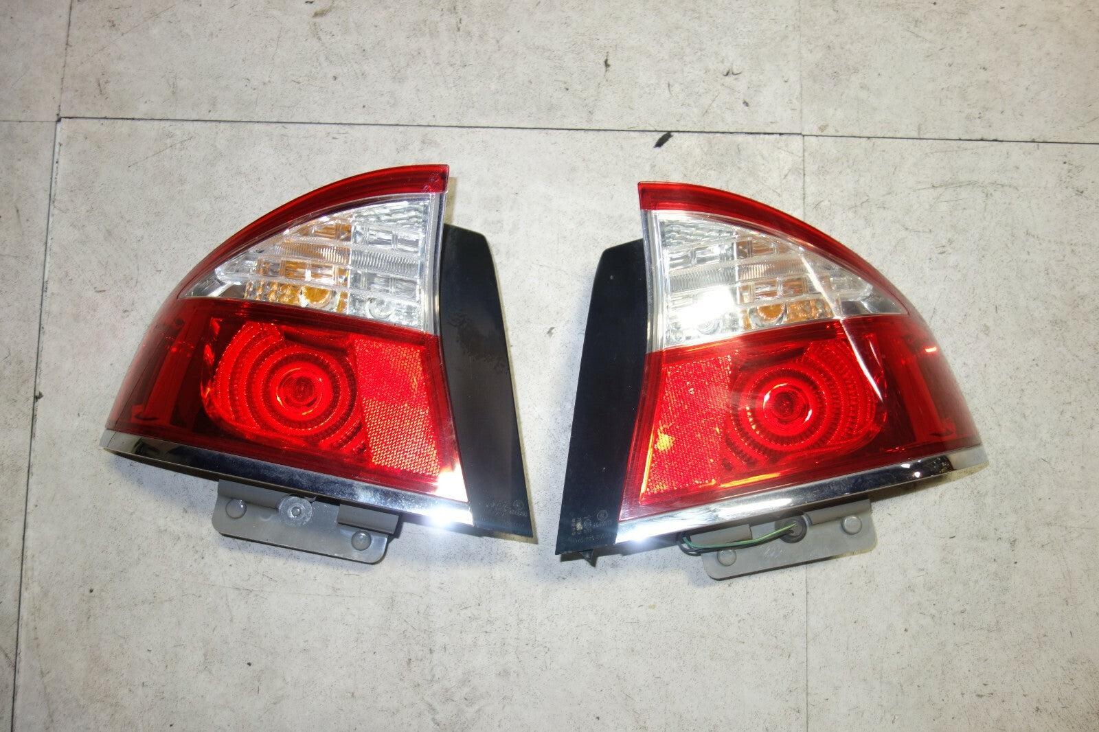 JDM 2005-2009 SUBARU LEGACY BL5 OEM USED TAIL LIGHTS 4 DOOR SEDAN TAIL LAMPS