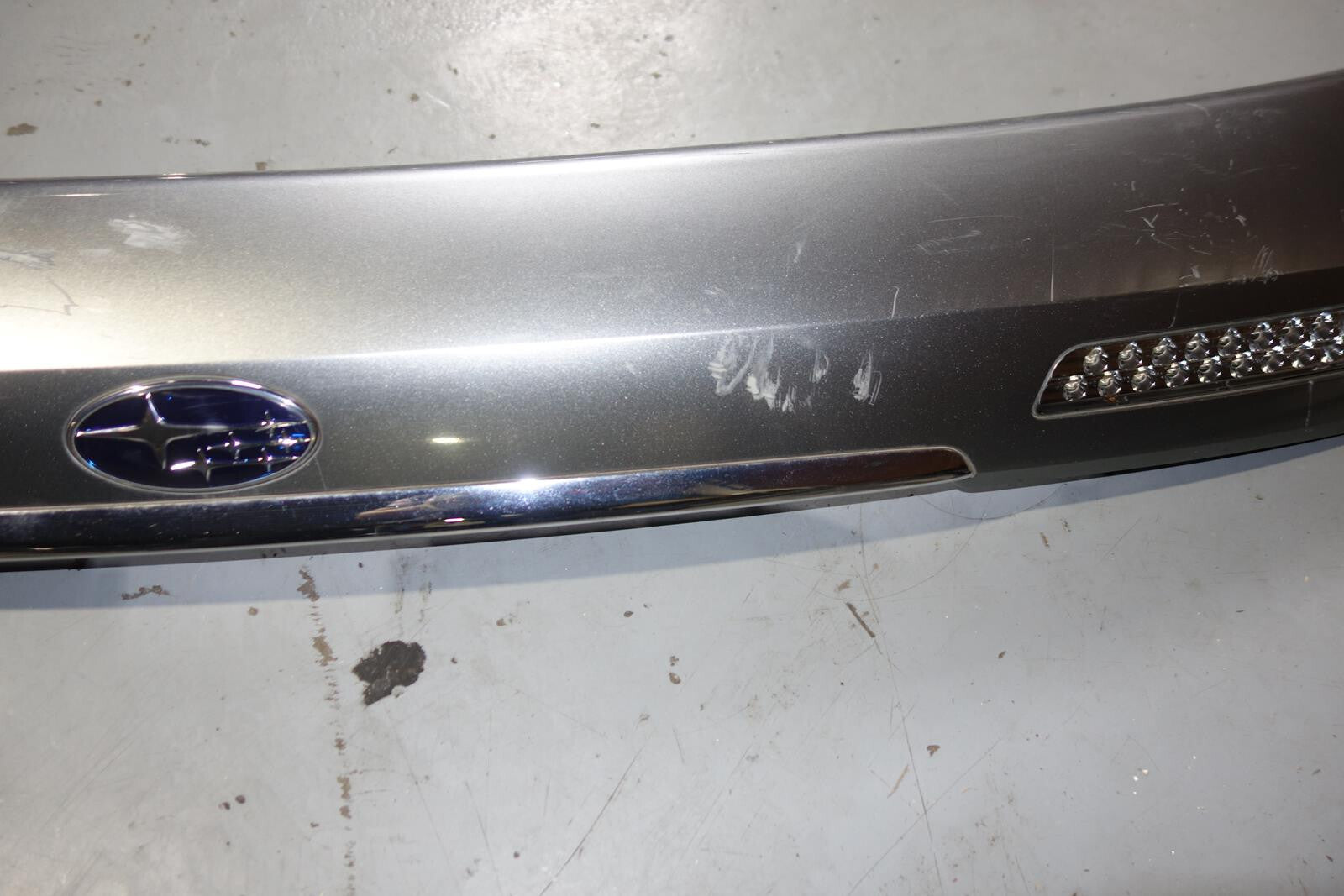 JDM 05-2009 SUBARU LEGACY OUTBACK OEM REAR CENTER GARNISH LIGHT SPOILER JD-1952