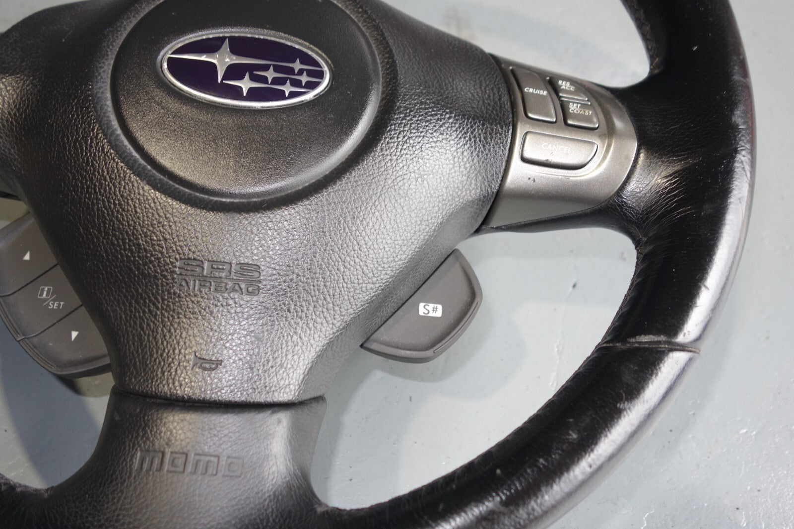 JDM 2005-2009 SUBARU LEGACY & OUTBACK MOMO STEERING WHEEL & HUB 05-2009 M-1011