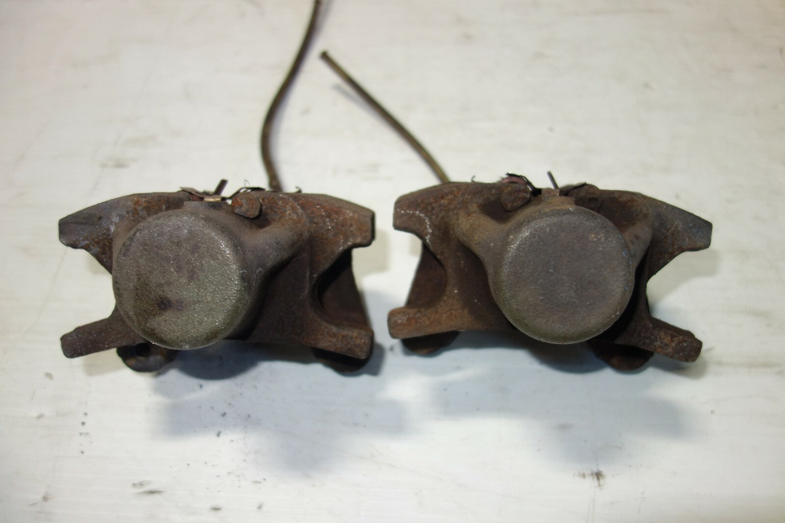 Lexus IS300 Rear Brake Calipers 2001 2002 2003 2004 2005 OEM Genuine Japan