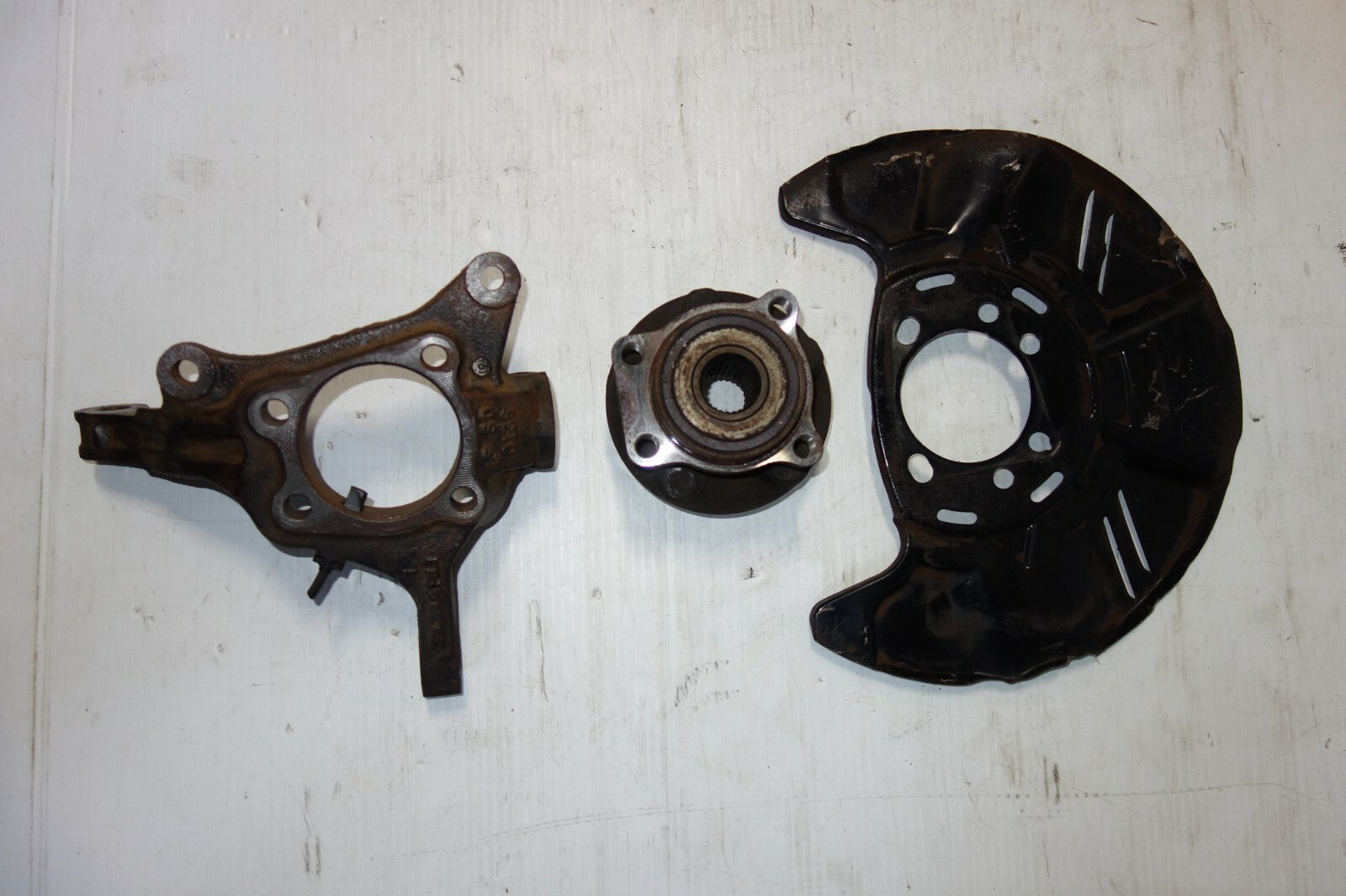 JDM SUBARU LEGACY OUTBACK OEM FRONT SPINDLE HUB BEARING KNUCKLE LEFT 2005-2014