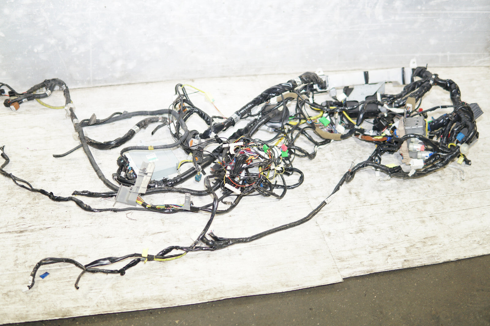JDM Subaru Forester EJ205 AVCS Turbo Computer Wire Harness Wiring 22611AG562
