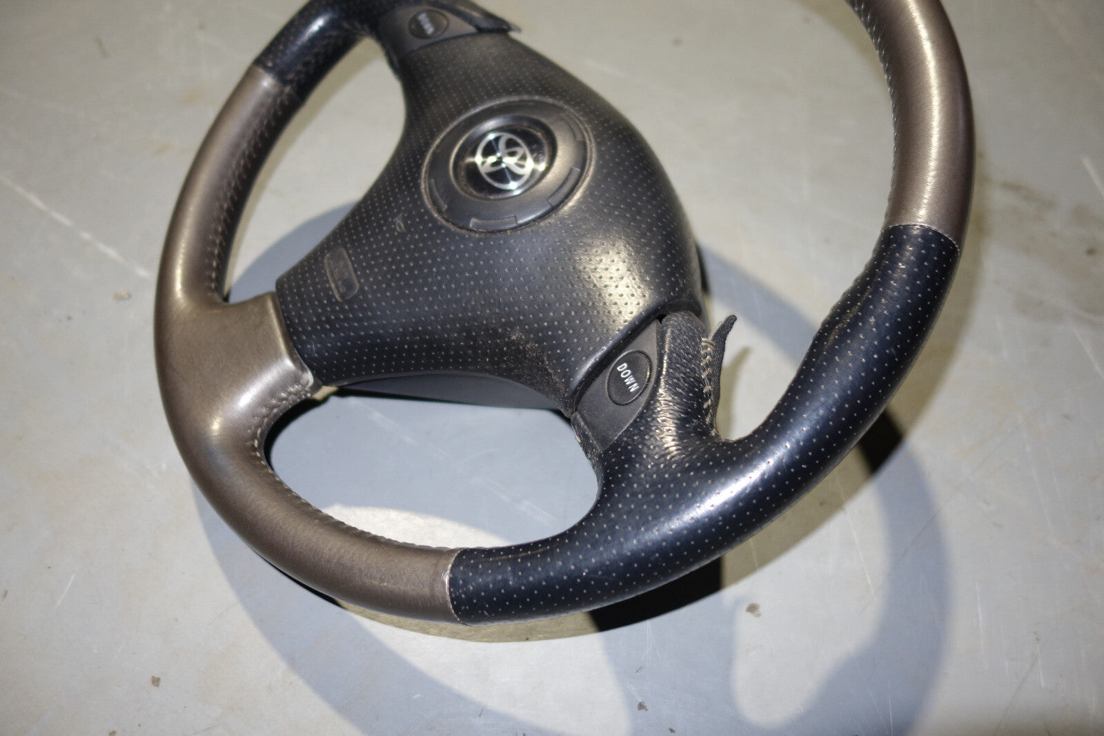JDM Toyota Celica Steering Wheel & hub ZZT231 ZZT230 2001-2005