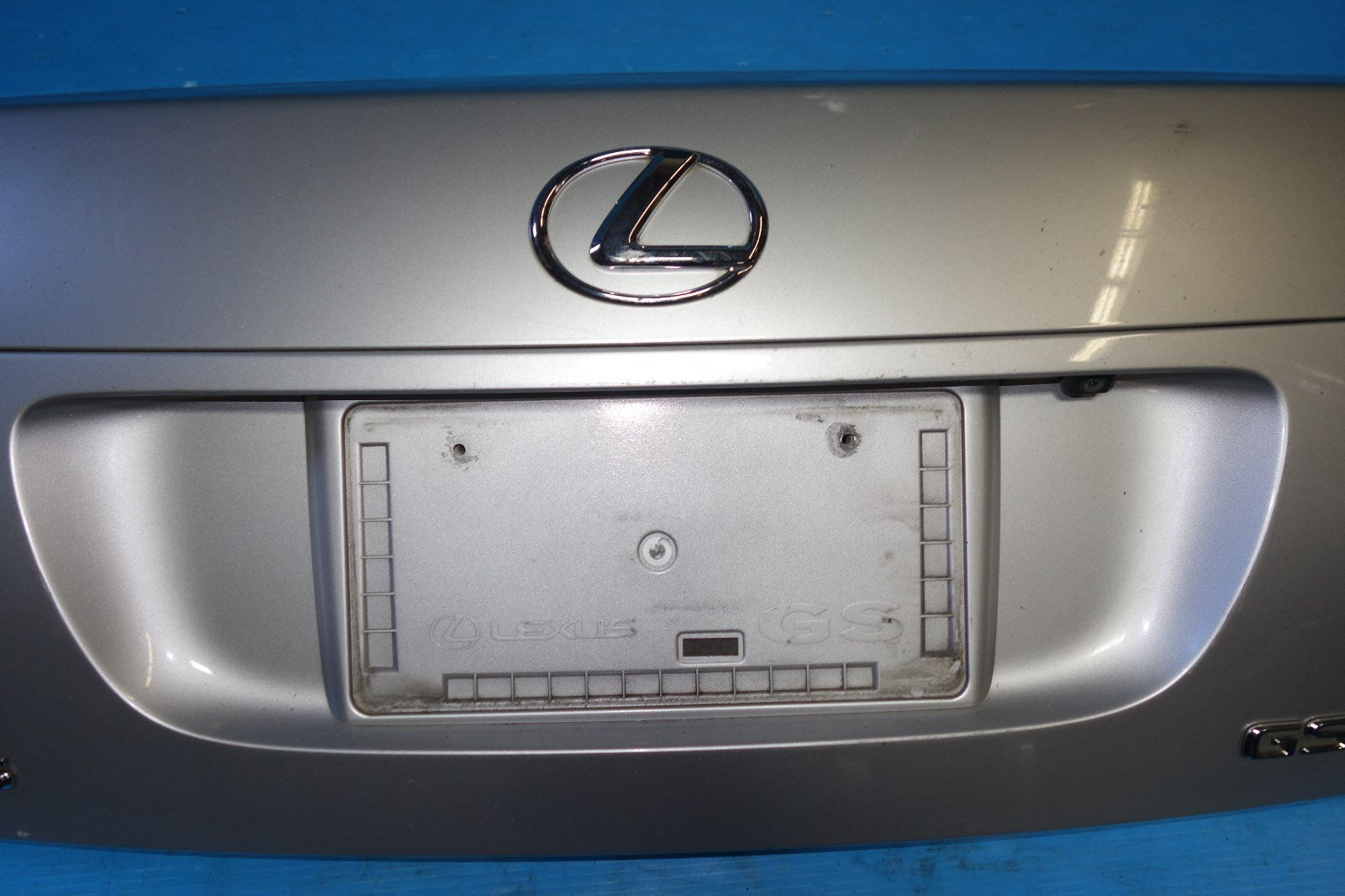 JDM LEXUS GS450H REAR TRUNK LID LUGGAGE DOOR COVER 69204-53010 OEM 2007-2011