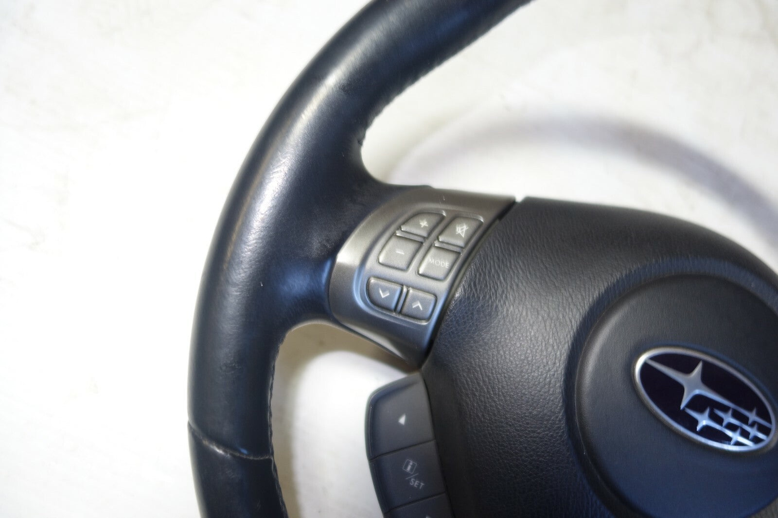 JDM 2005-2009 SUBARU LEGACY & OUTBACK MOMO STEERING WHEEL HUB 2005-2009