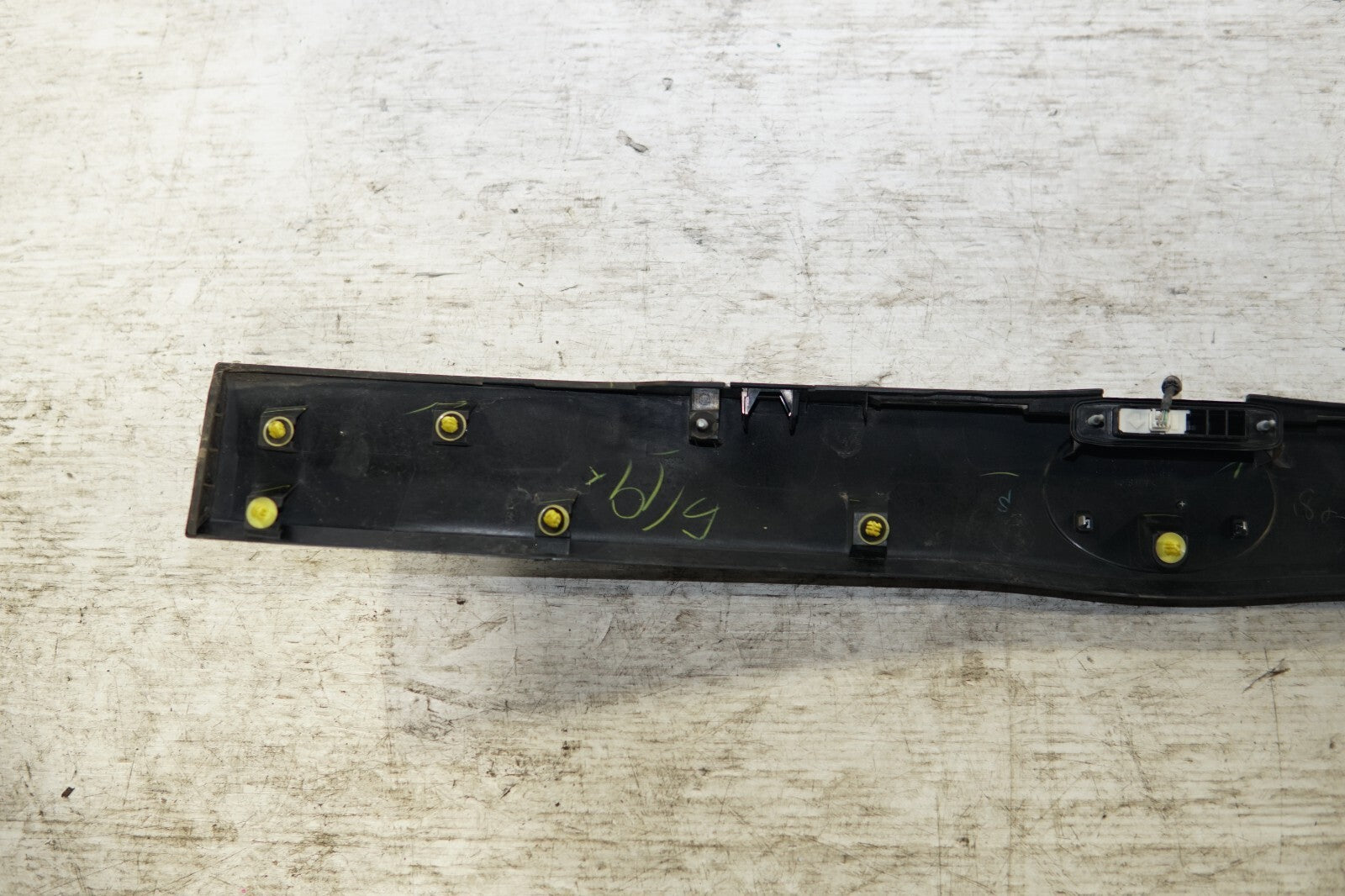 JDM TOYOTA PRIUS OEM REAR GARNISH CENTER ZVW30 2010-2011-2012-2013-2014-2015 MF