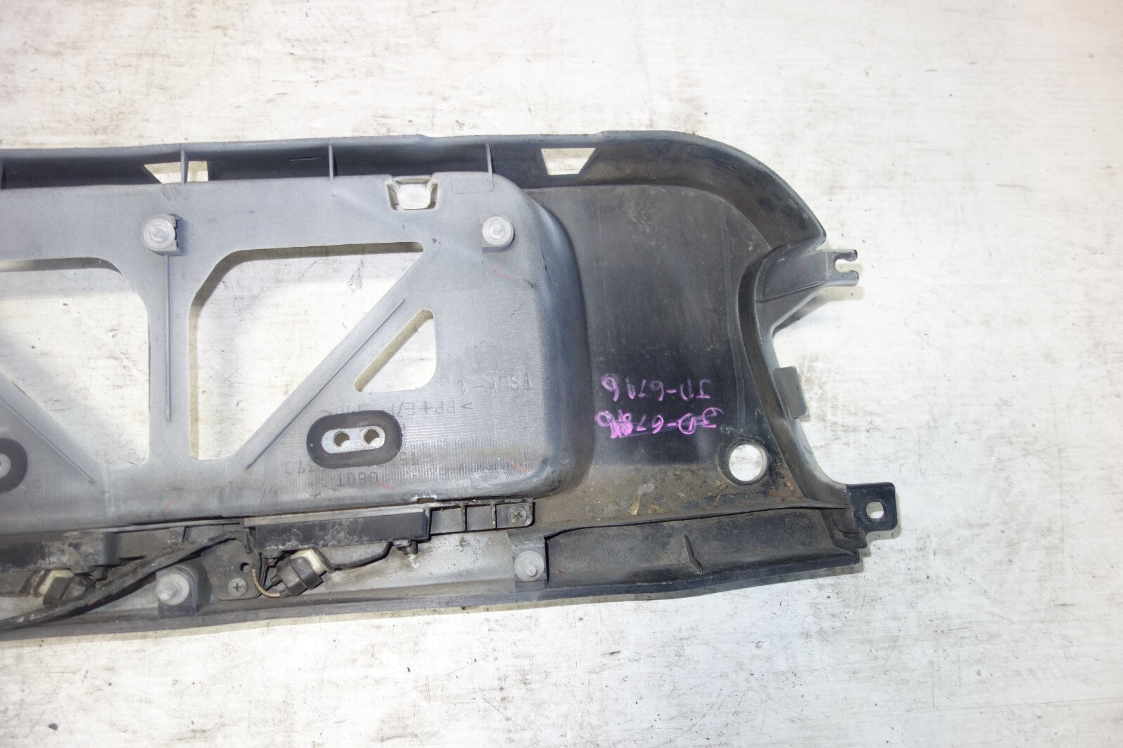 JDM TOYOTA CELICA ST202 ST205 REAR LICENSE PLATE TRIM CENTER GARNISH 1994-1999