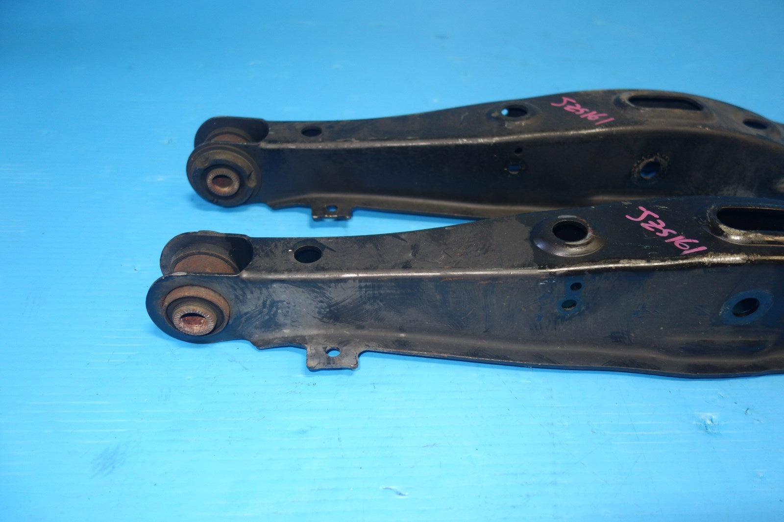 JDM Lexus GS300 GS400 GS430 Rear Lower Suspension Control Arms Genuine 1998-2005