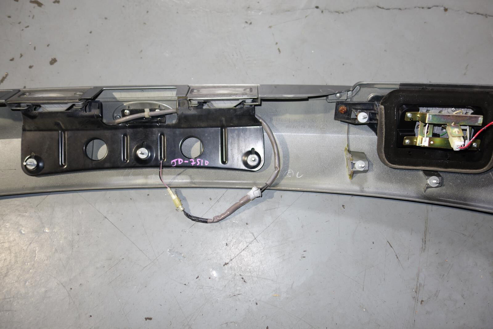 JDM 05-2009 SUBARU LEGACY OUTBACK OEM REAR CENTER GARNISH LIGHT SPOILER JD-1952