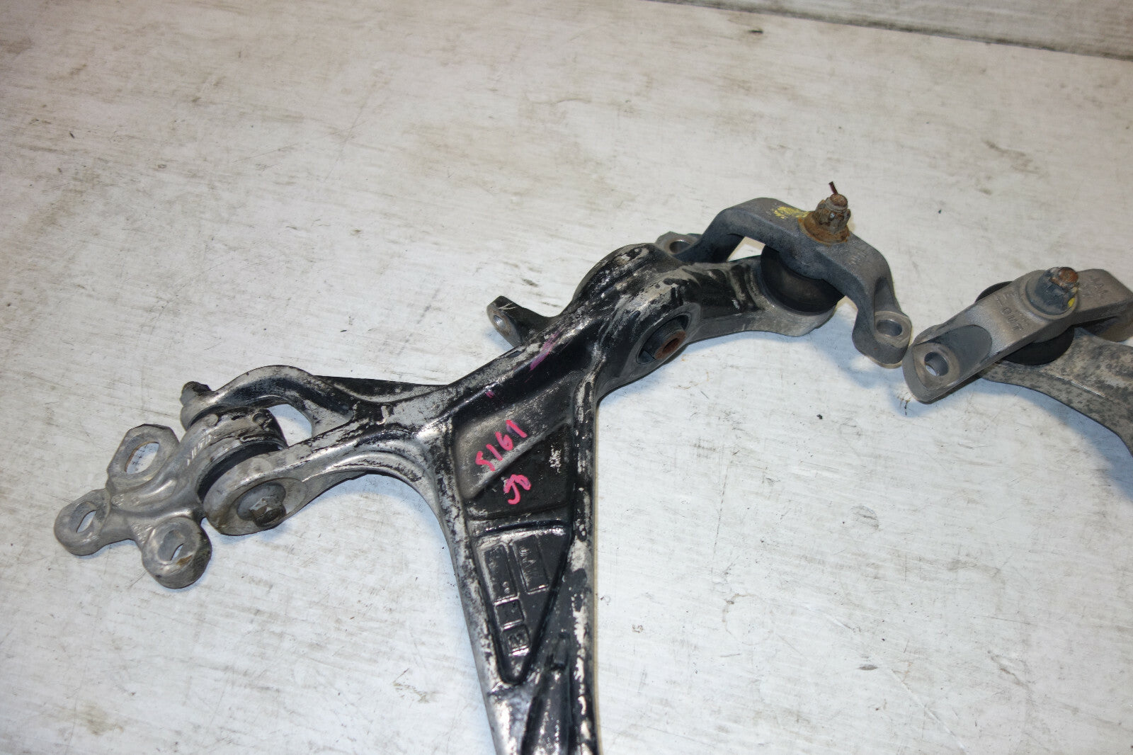 JDM Acura RL Front Lower Control Arms 2005 06 07 08 09 10 11 2012 KB1 3.5RL OEM