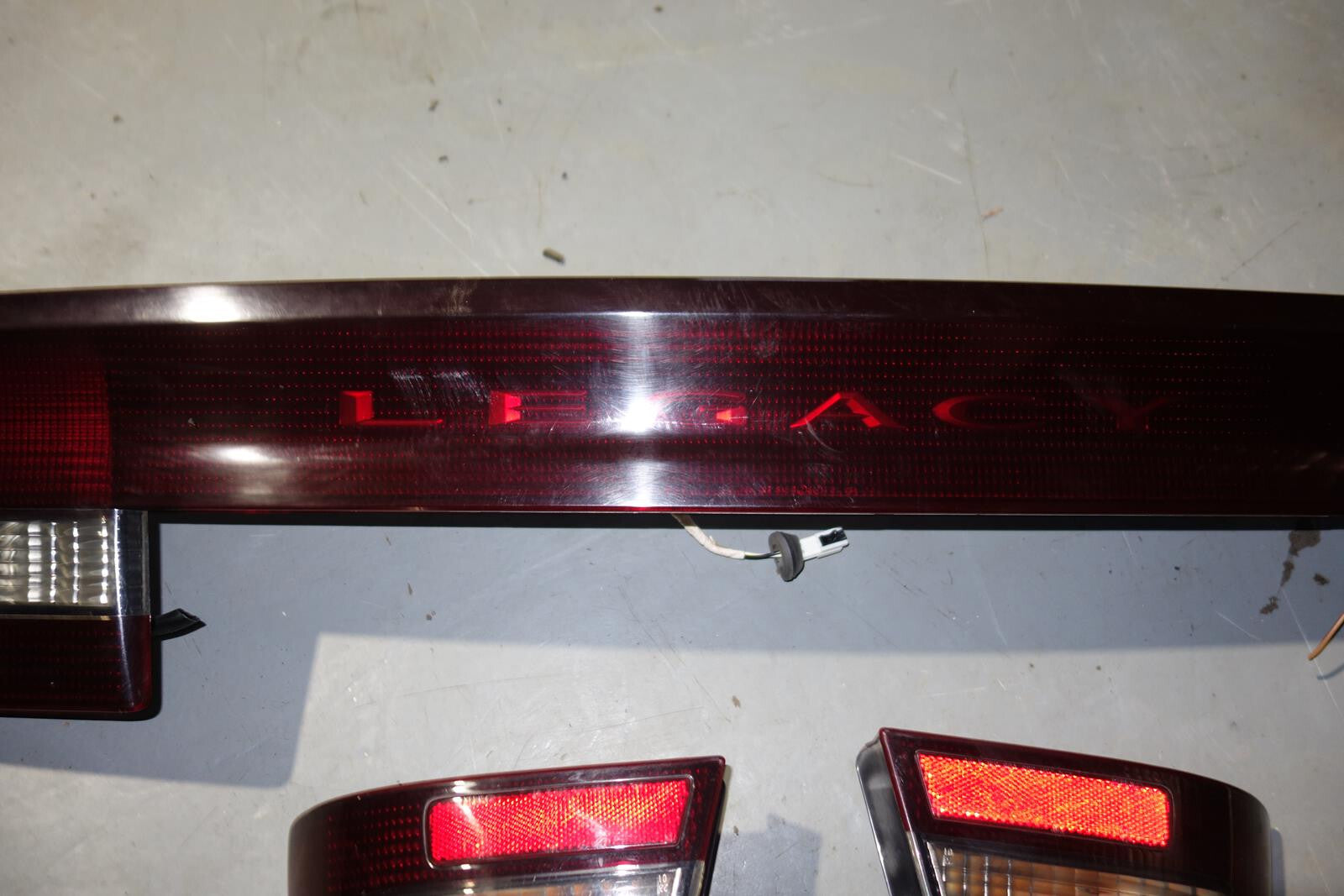 JDM Subaru Legacy B4 BE5 BE9 Sedan Tail Lights Lamps Center Garnish 1998-2004