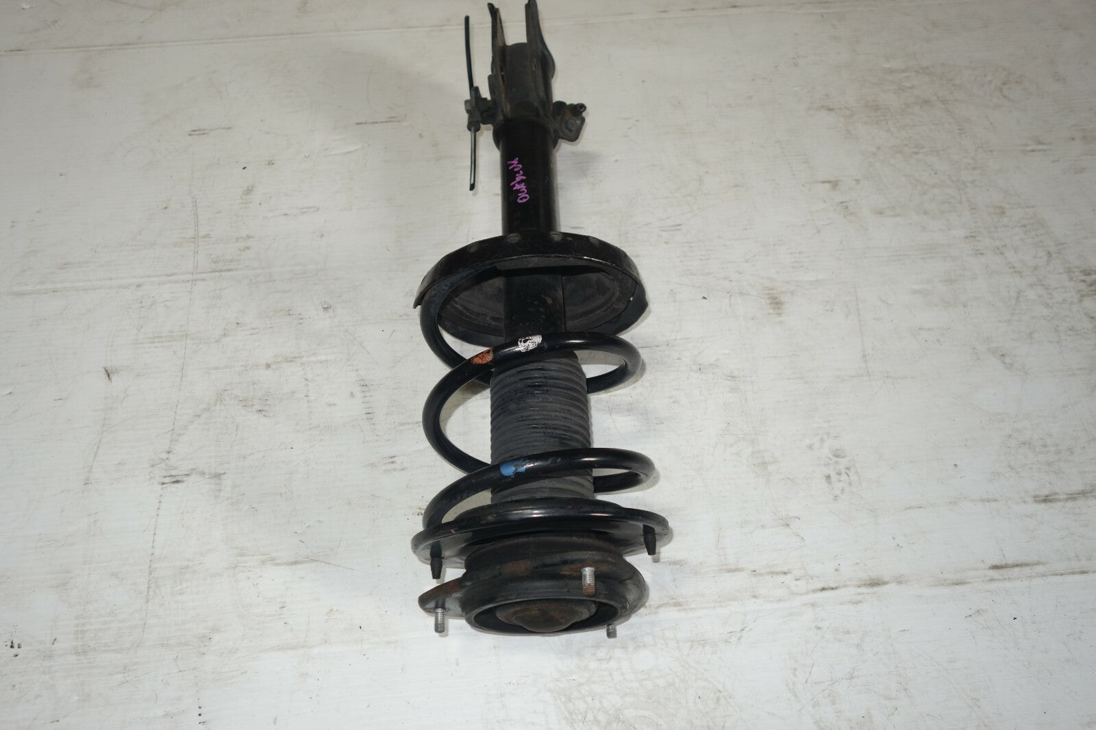JDM 05-09 SUBARU LEGACY OUTBACK KYB FRONT RIGHT SIDE SHOCK STRUT ASSEMBLY WAGON