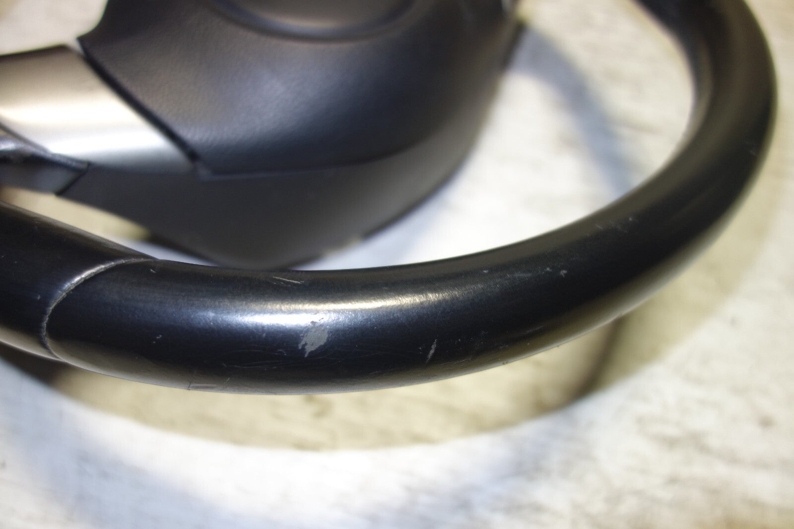 JDM 2005-2009 SUBARU LEGACY & OUTBACK MOMO STEERING WHEEL & HUB 05-2009 M-1180