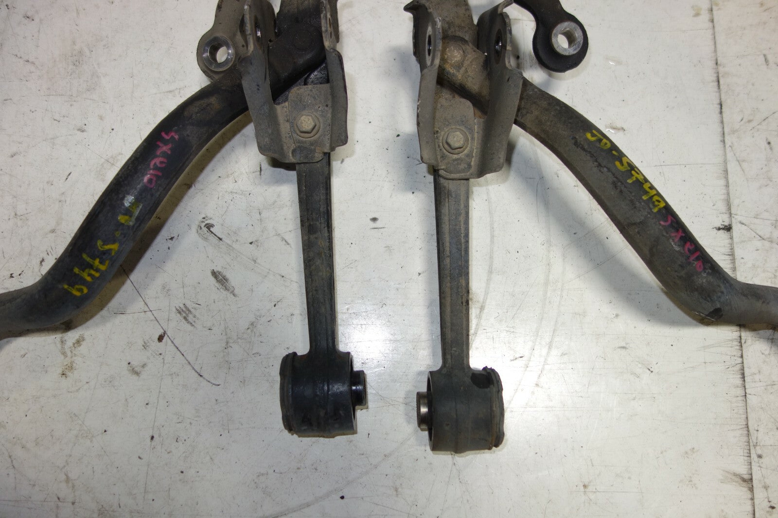 JDM Lexus is300 Altezza Front Lower Control Arms Ball Joints 2001-2005 SXE10 OEM