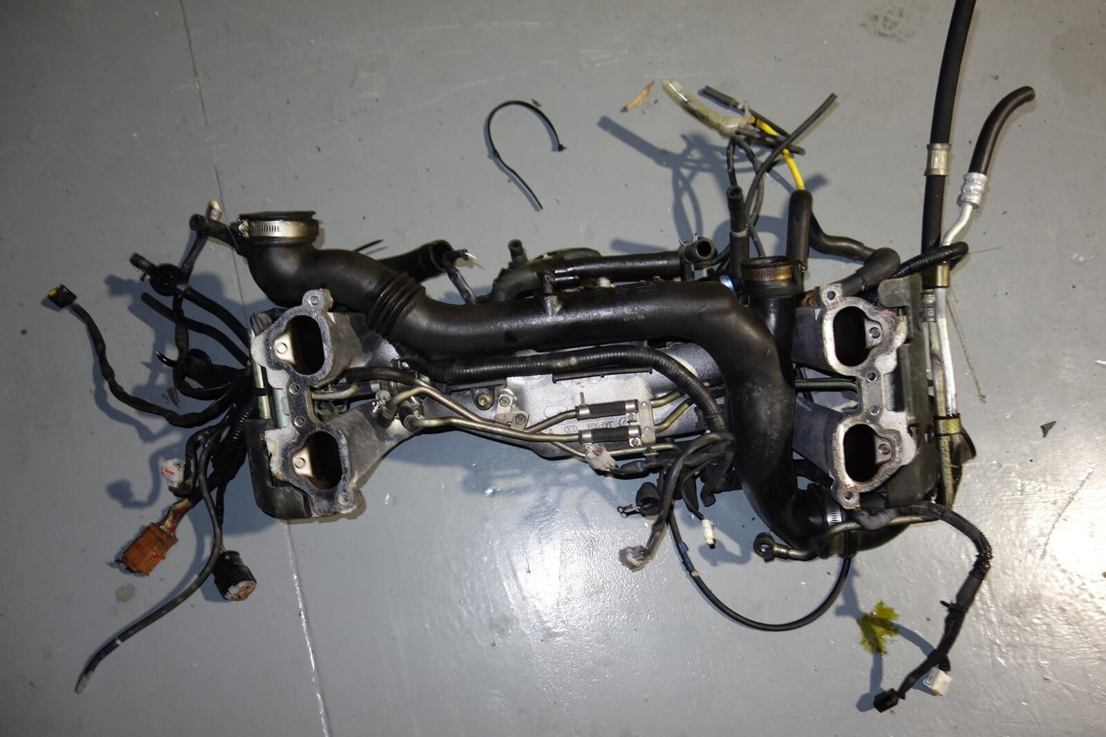 JDM Subaru Legacy B4 EJ208 EJ206 Twin Turbo Intake Manifold BOV Injectors 00-04