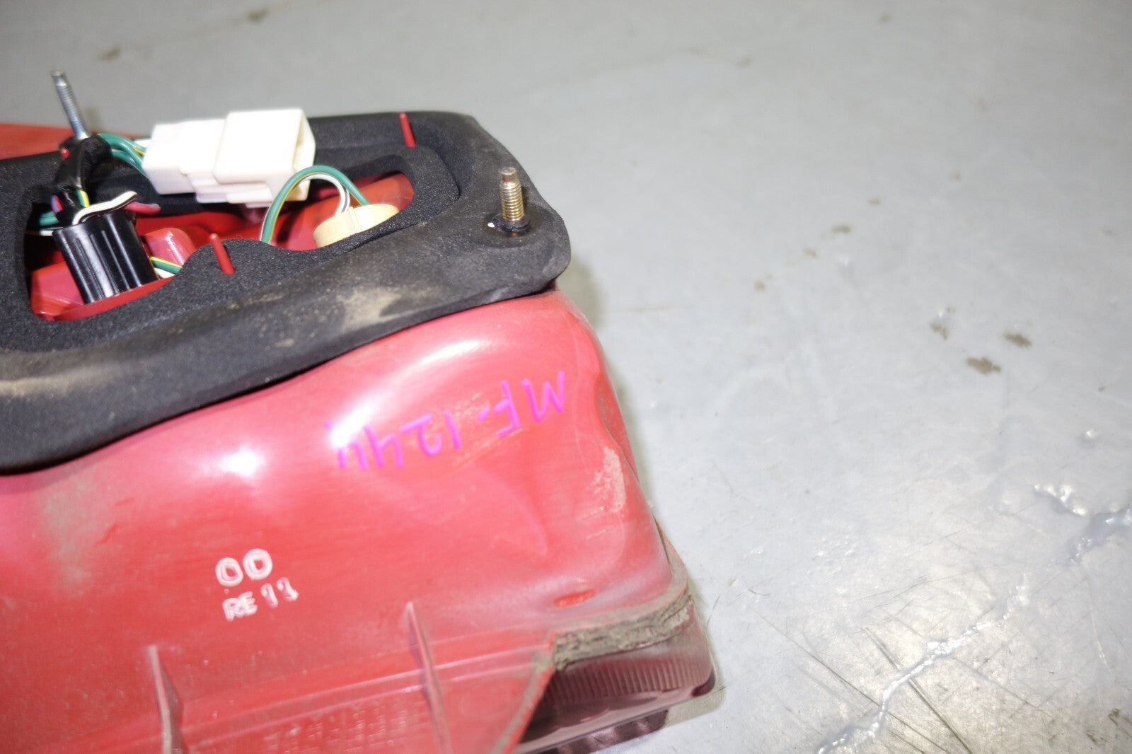 JDM 2000-2005 TOYOTA CELICA OEM TAIL LIGHTS LH LR TAIL LAMPS 2000-2005