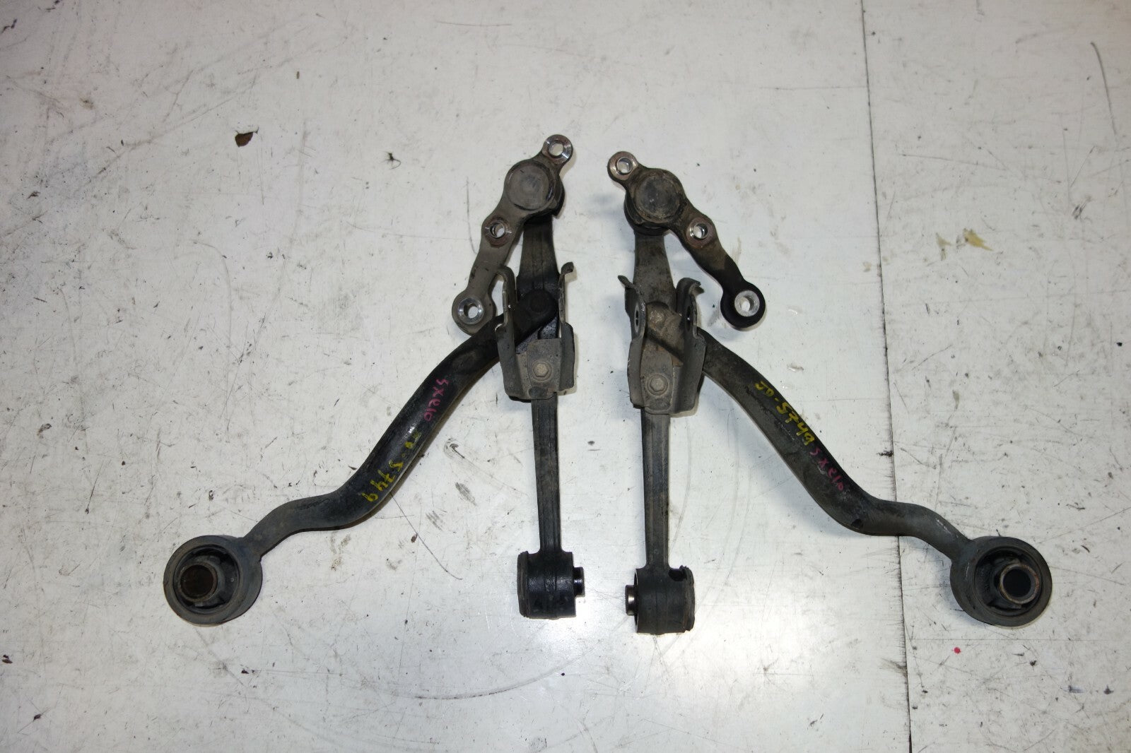 JDM Lexus is300 Altezza Front Lower Control Arms Ball Joints 2001-2005 SXE10 OEM
