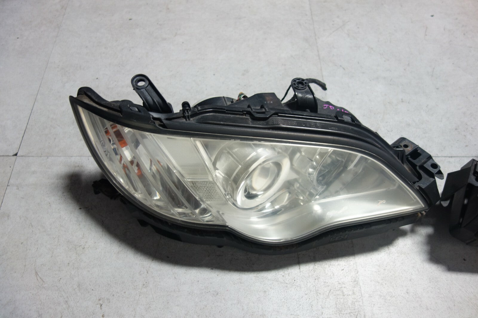 JDM 2008-2009 GENUINE SUBARU LEGACY USED OEM HID HEAD LIGHTS LAMPS BLE BP5 BP9