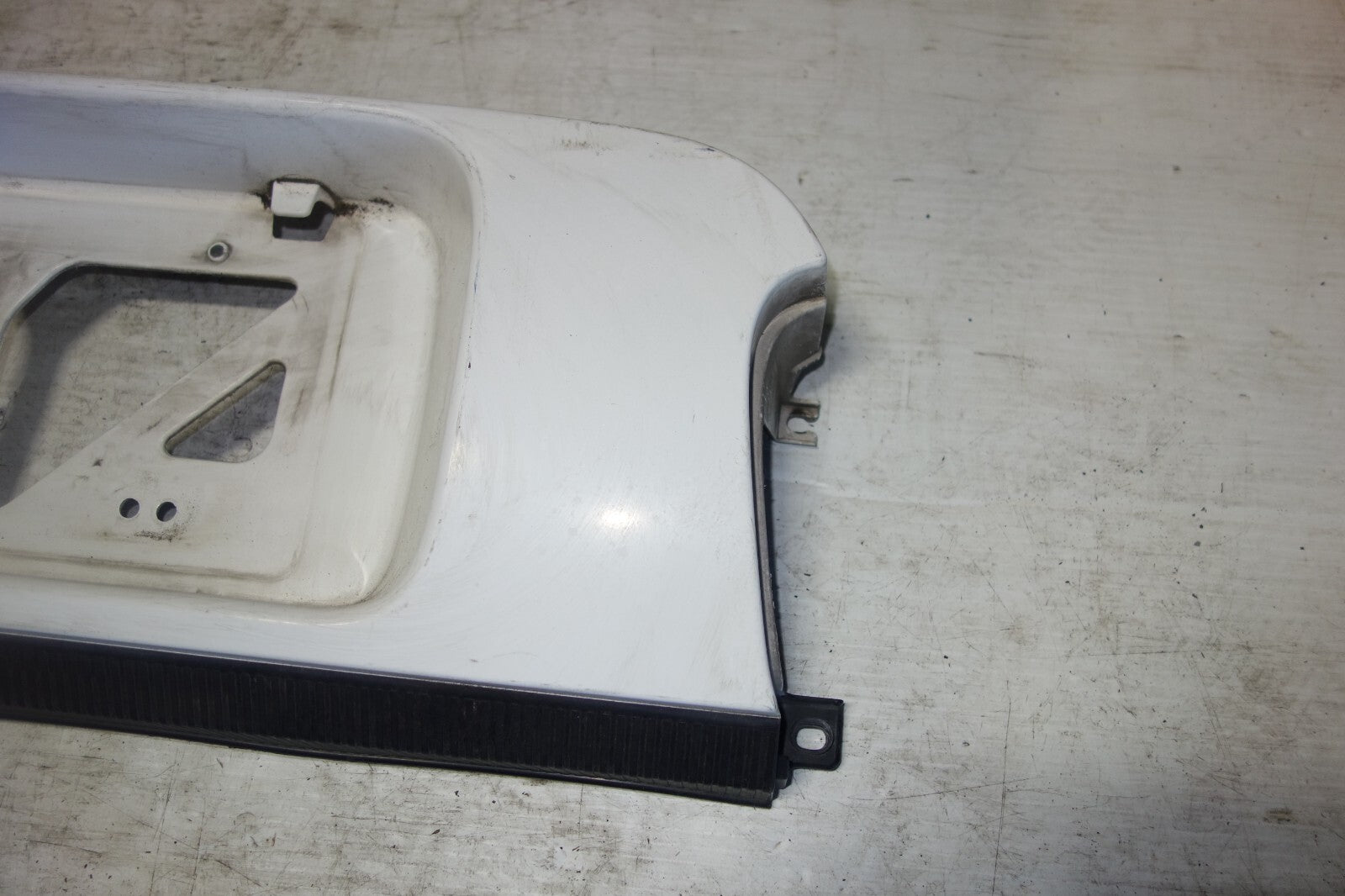 JDM TOYOTA CELICA ST202 ST205 REAR LICENSE PLATE TRIM CENTER GARNISH 1994-1999