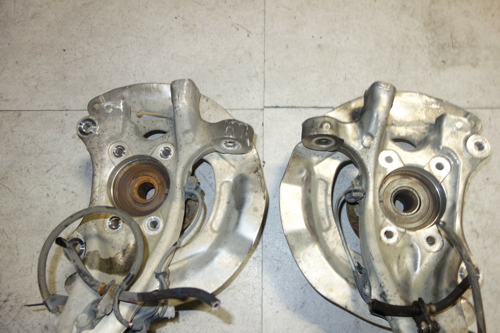 JDM Lexus LS600H OEM FRONT Spindles Knuckles Hubs Bearing 2008-2015