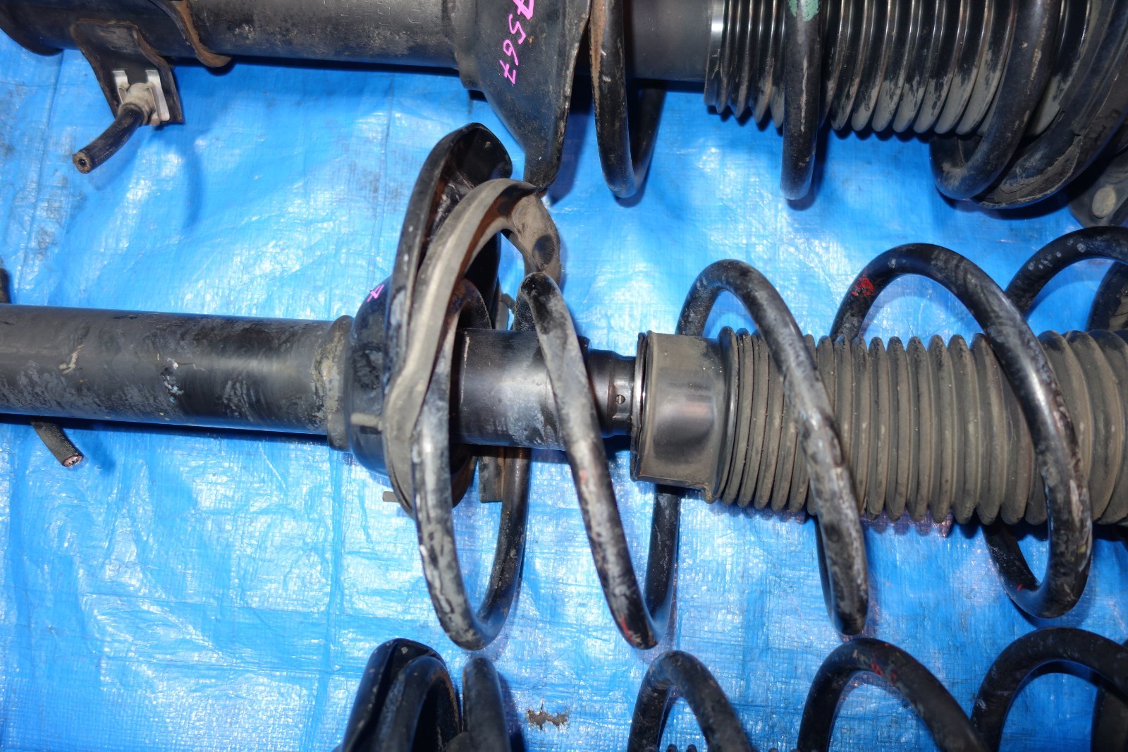 JDM Subaru Forester KYB Shocks Coil Springs Struts Suspension Assembly 1998-2002