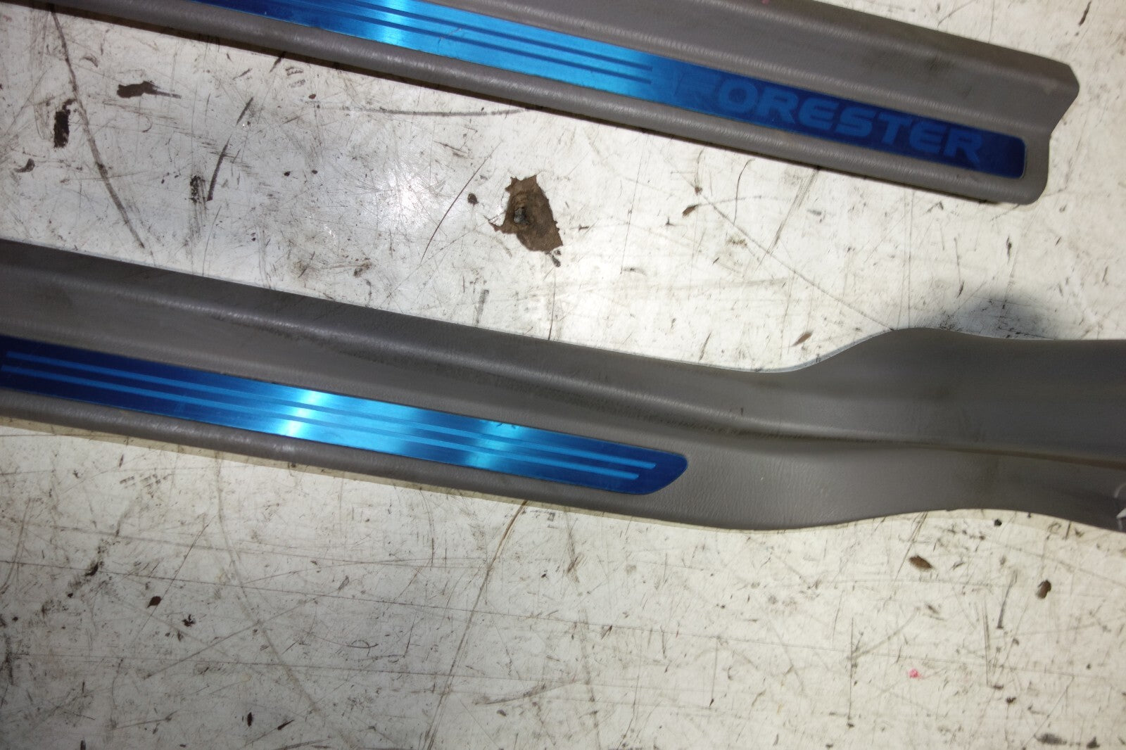 JDM SUBARU FORESTER OEM FRONT DOOR SILLS SCUFF PLATES STEPS SILL 2003-2008