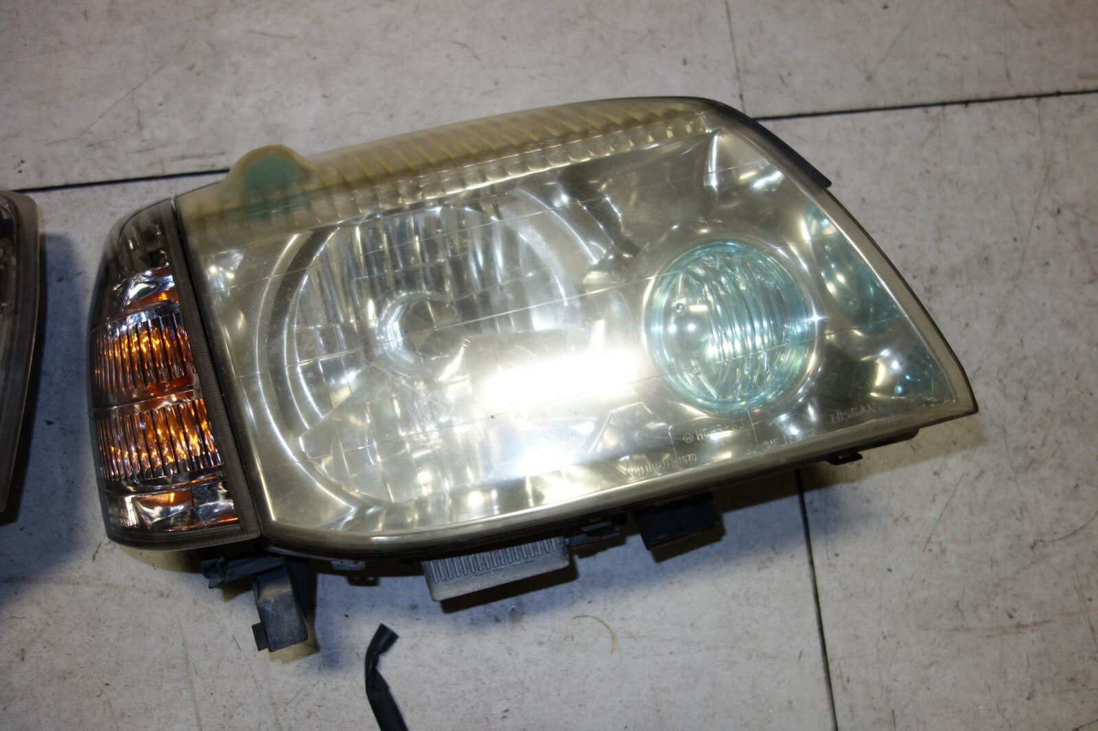 JDM Nissan X-Trail GT OEM Front Headlights Left Right PNT30 Left & Right 2000-06