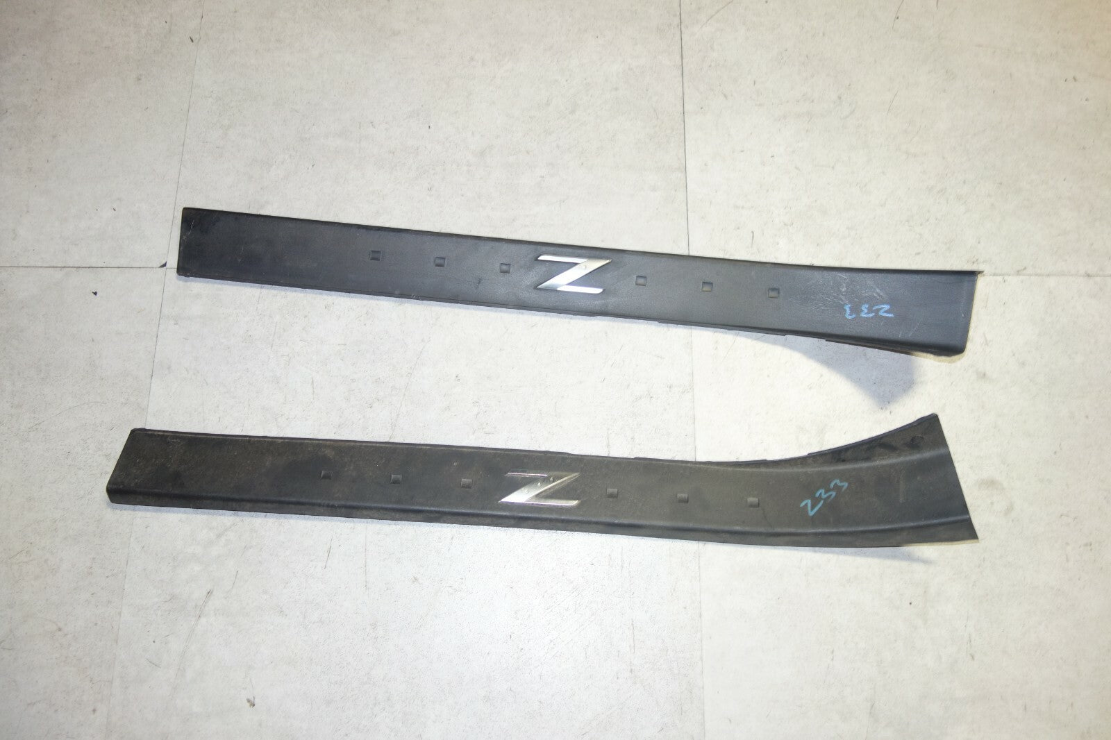 JDM 2003-2005 NISSAN 350Z Z33 OEM DOOR SILLS SCUFF PLATES DOOR STEPS KICK
