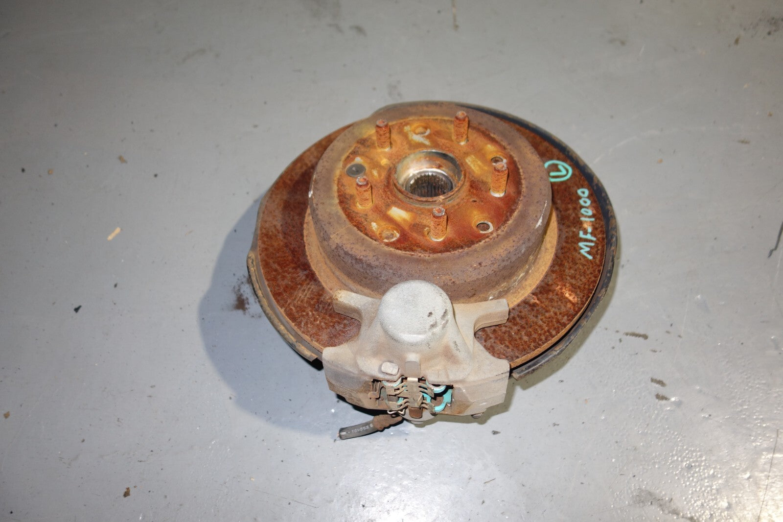 JDM 00-05-LEXUS IS300 REAR LEFT SPINDLE WHEEL HUB BEARING KNUCKLE OEM SUSPENSION