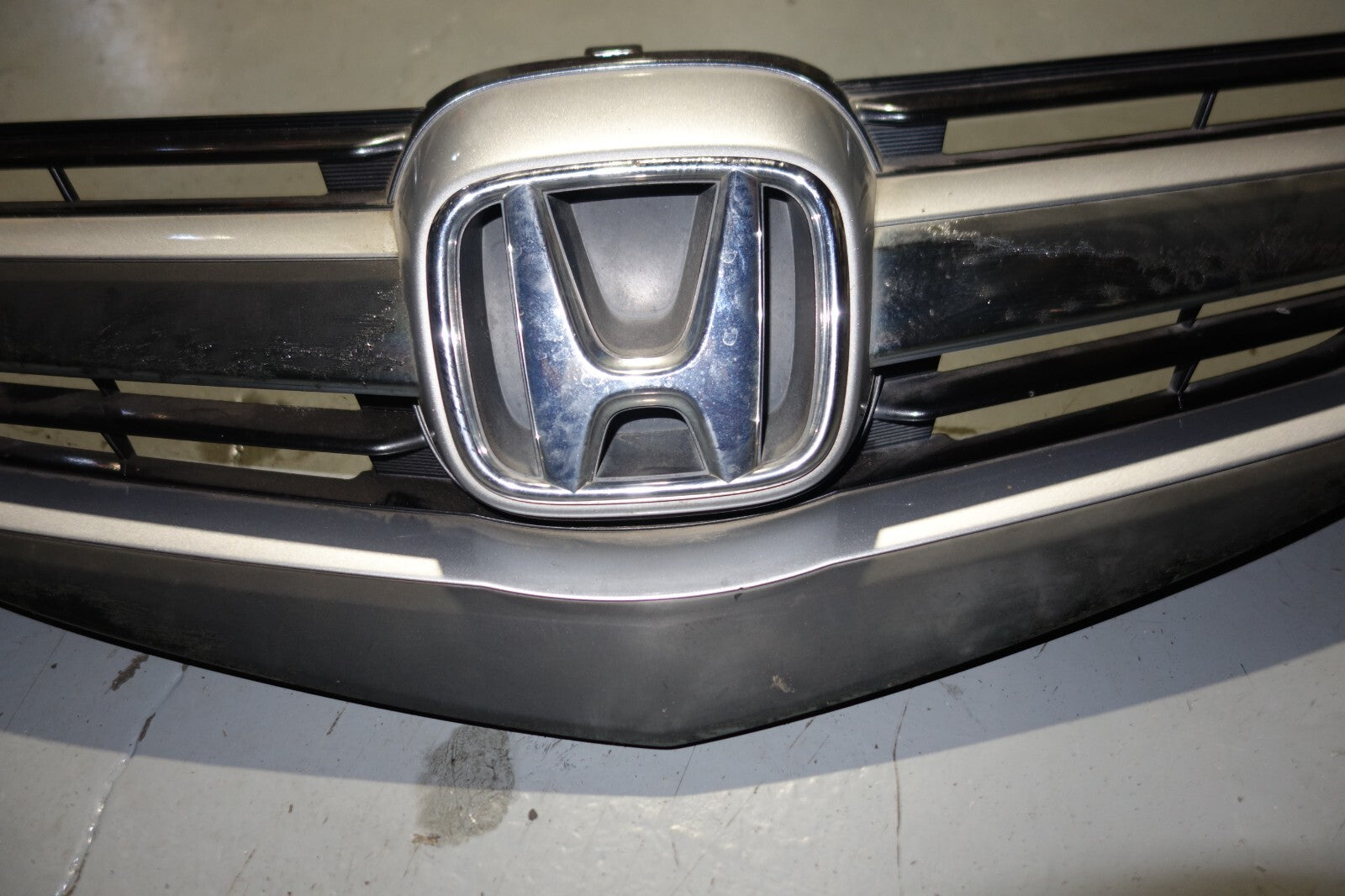 JDM Acura RL OEM Front Grille Honda Legend KB1 2005-2008