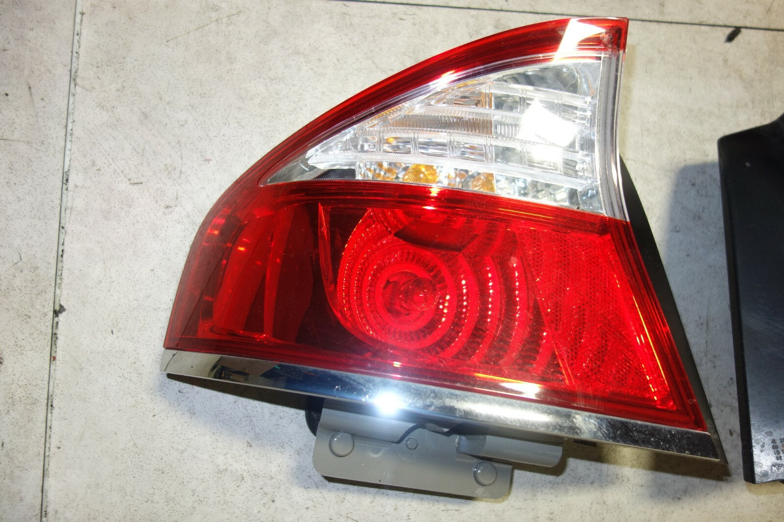 JDM 2005-2009 SUBARU LEGACY BL5 OEM USED TAIL LIGHTS 4 DOOR SEDAN TAIL LAMPS