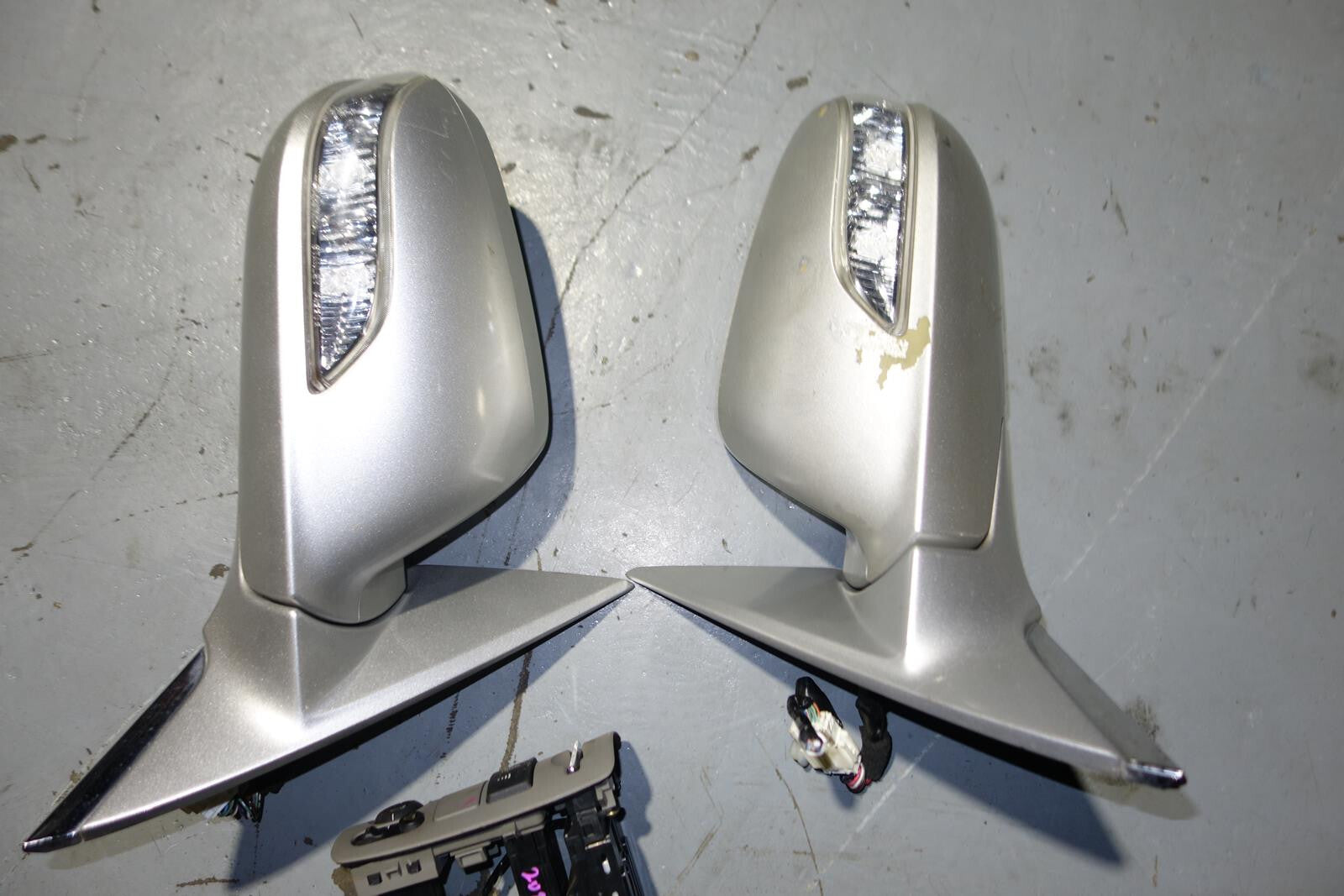 JDM Acura RL OEM Power Folding Side Mirrors Signals KB1 2005-2008 MF-2027
