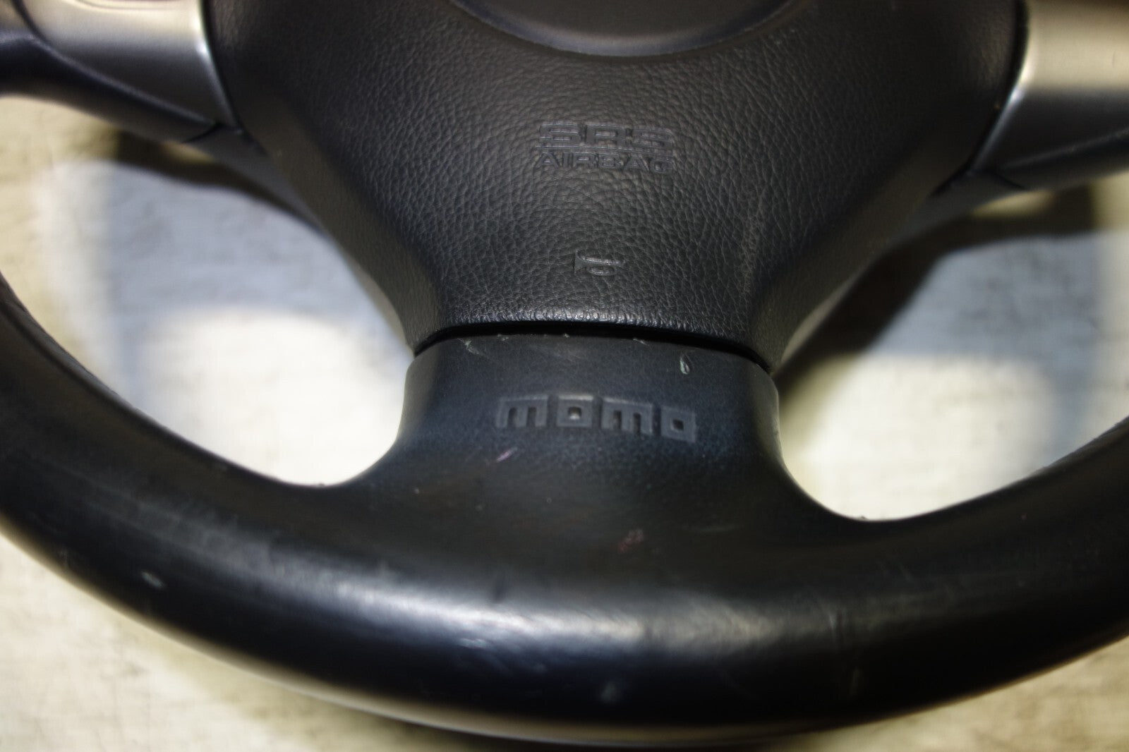 JDM 2005-2009 SUBARU LEGACY & OUTBACK MOMO STEERING WHEEL & HUB 05-2009 M-1180
