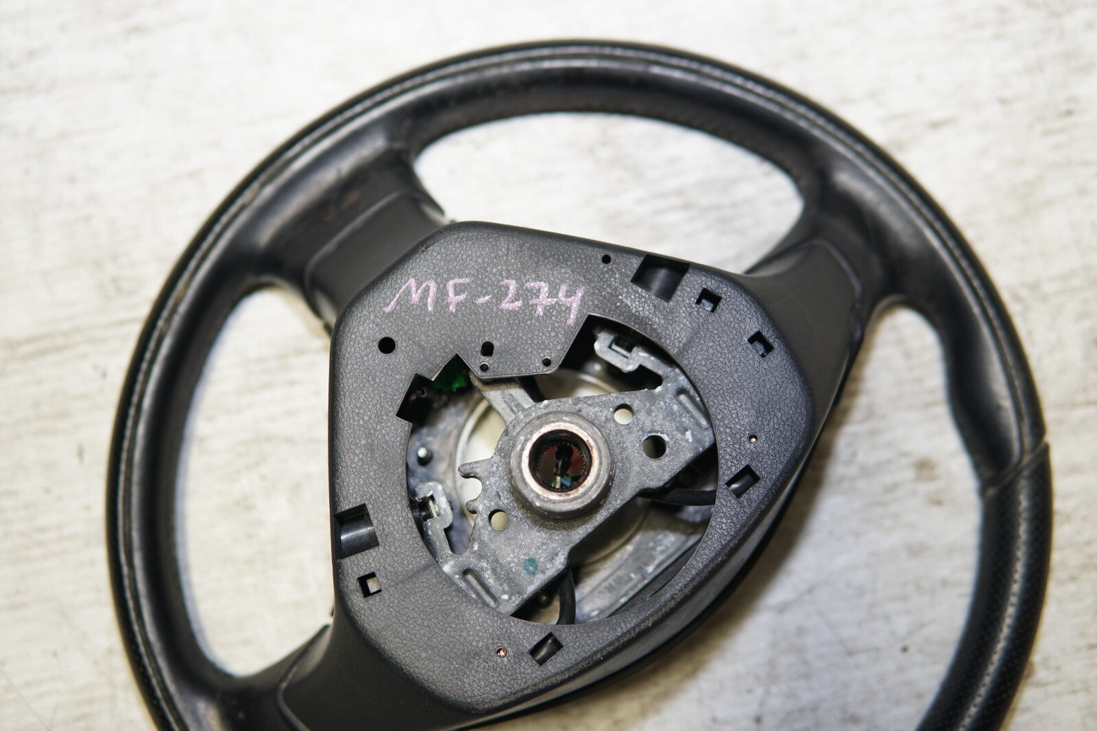 JDM 2005-2009 SUBARU LEGACY & OUTBACK MOMO STEERING WHEEL & HUB 05-2009 MF-274